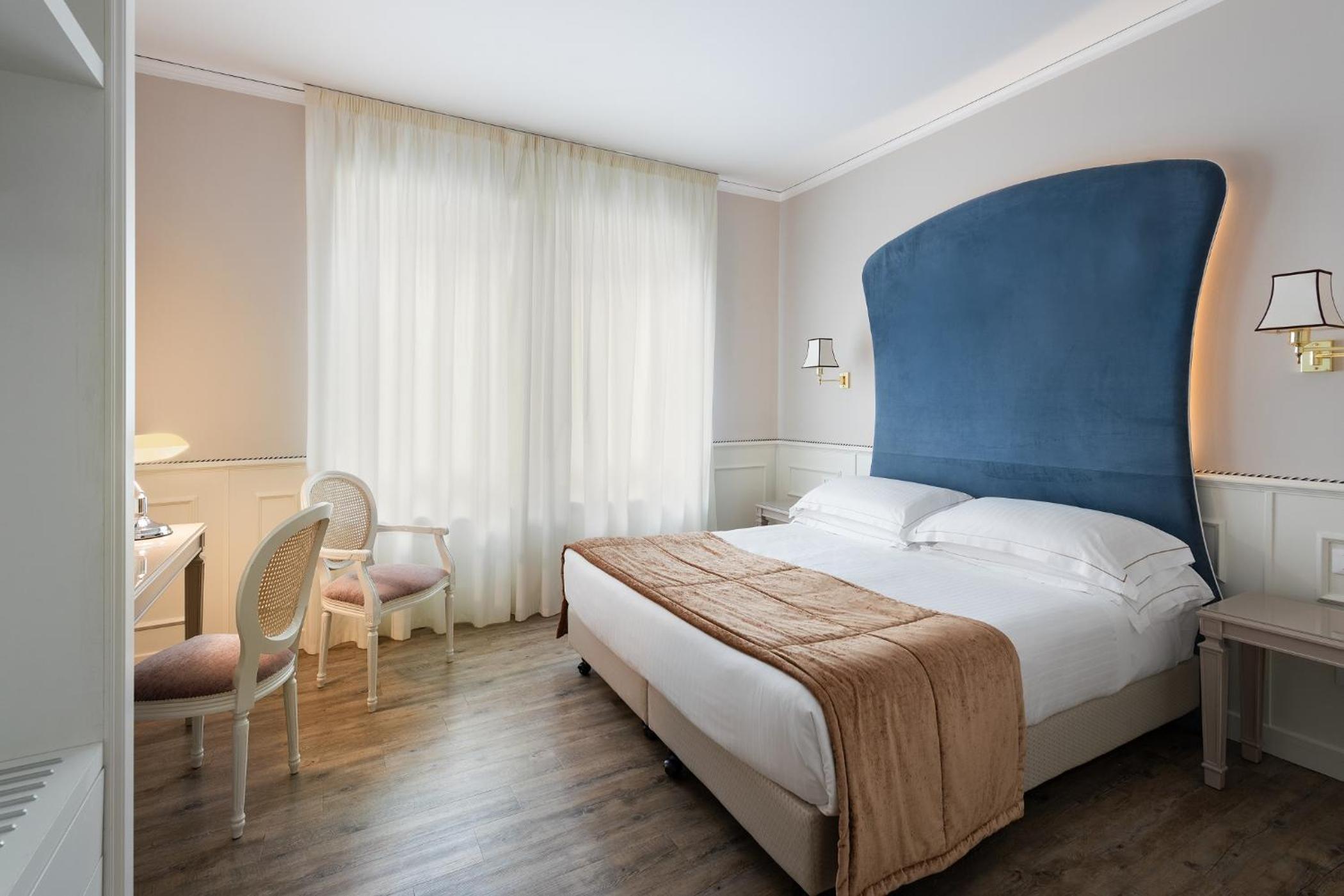 Double or Twin Room - Photo 8