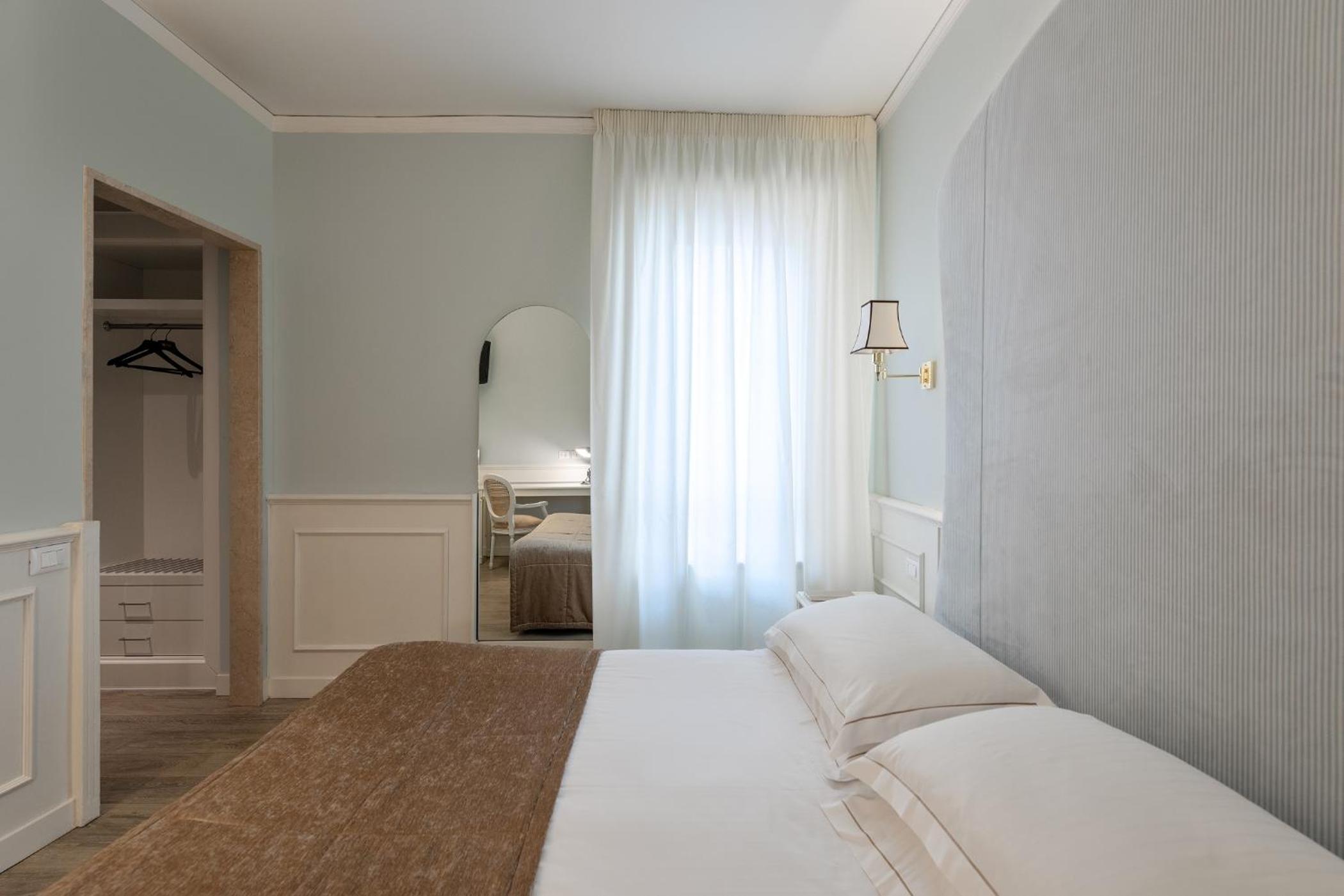 Small Double Room - Photo 8