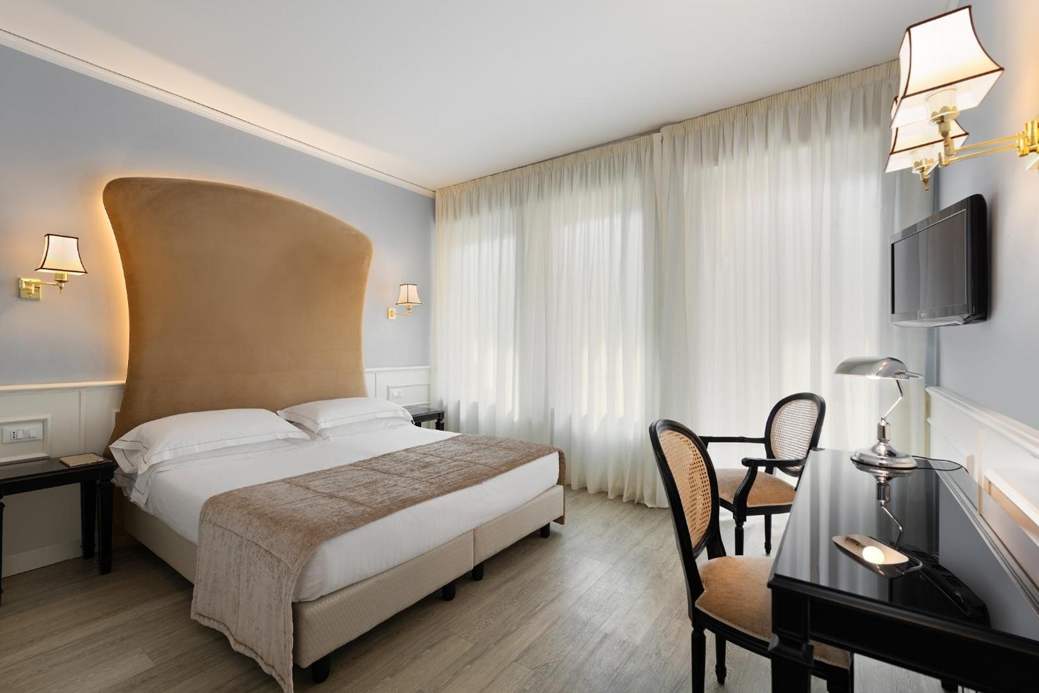 Double or Twin Room - Photo 16
