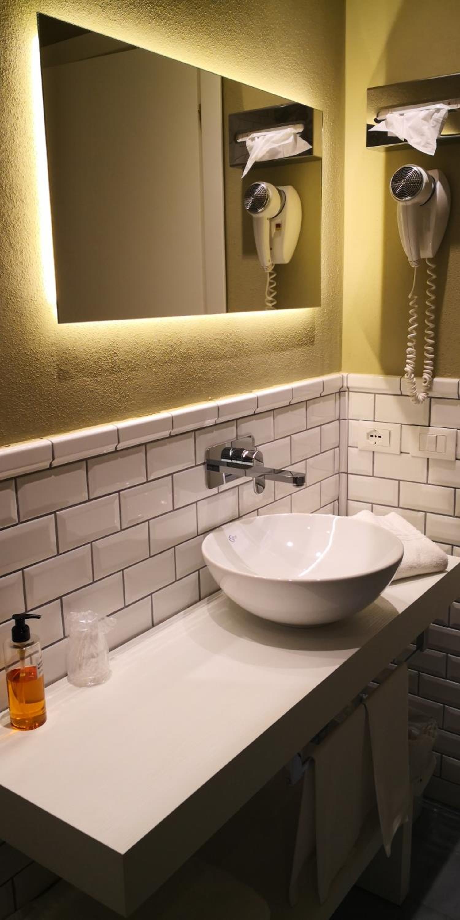 Double or Twin Room - Photo 5