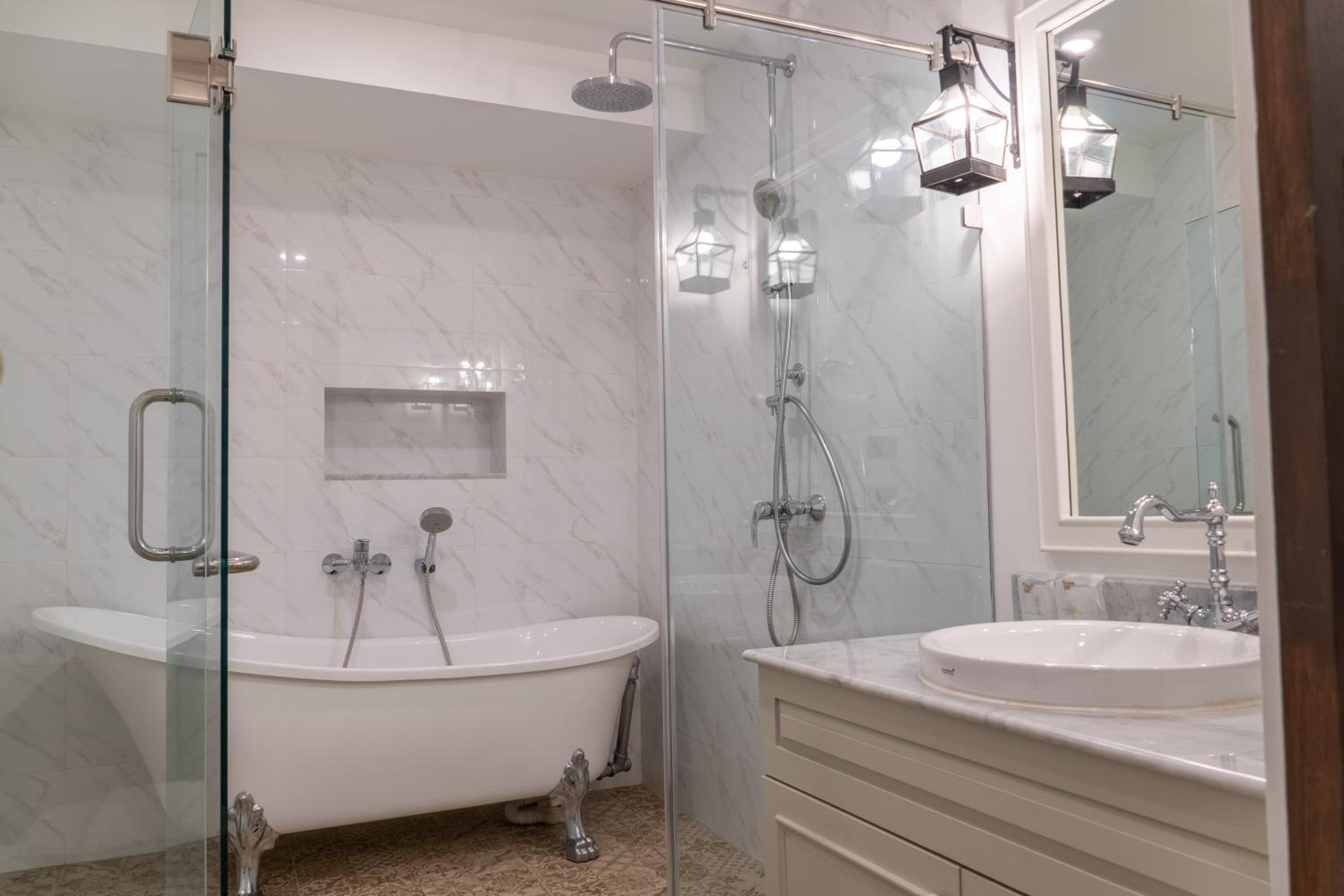 Double Room with Bathub - Photo 10