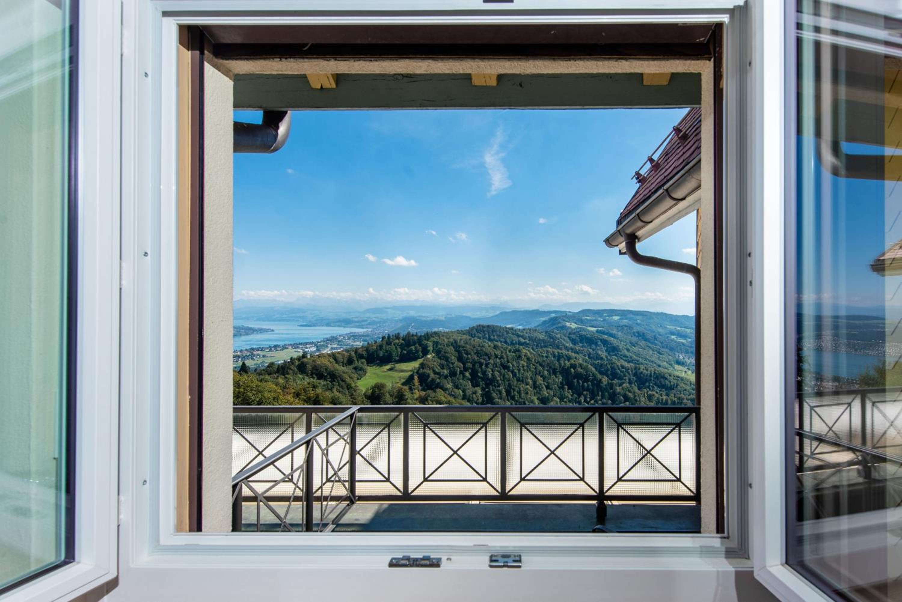 Panorama Room Mountain and Lake View - Photo 2