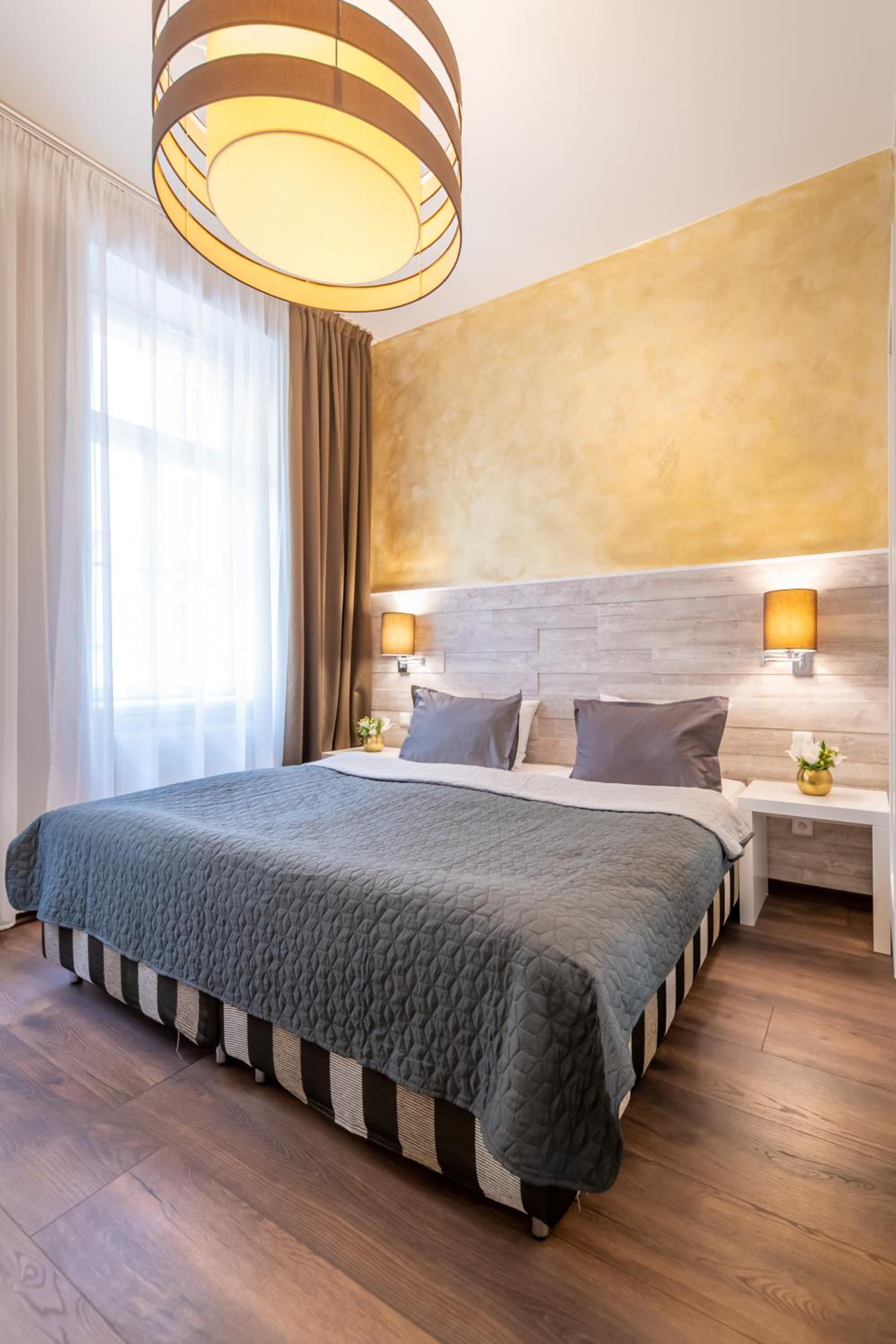 Executive One-Bedroom Apartment (2 Adults)