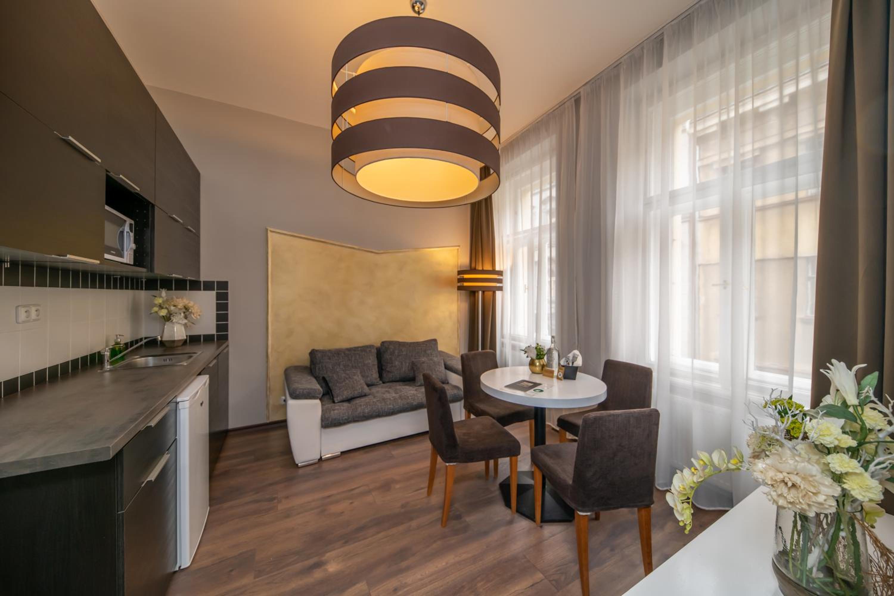 Deluxe One-Bedroom Apartment (2 Adults)