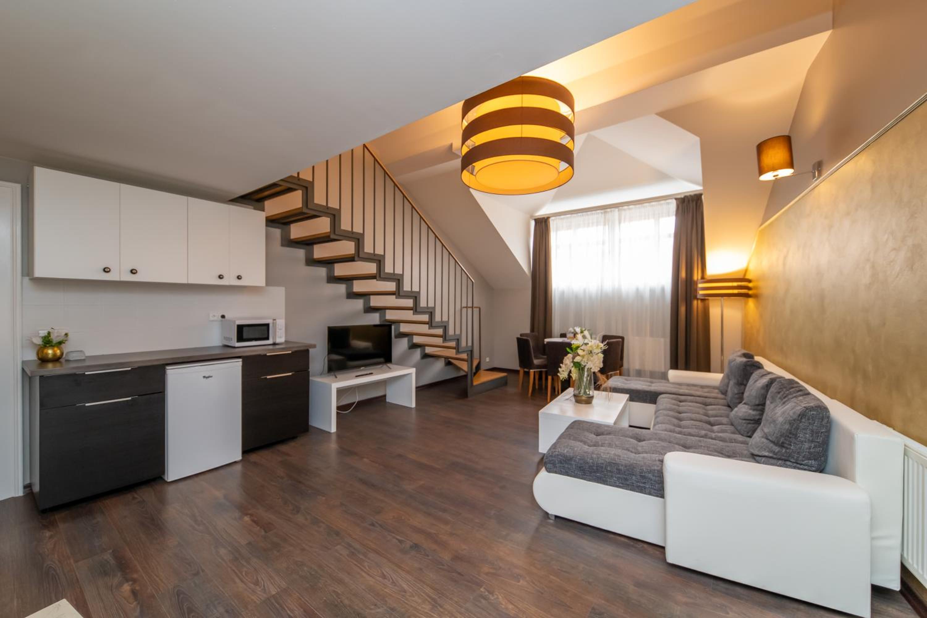 Duplex Three-Bedroom Apartment (6 Adults)