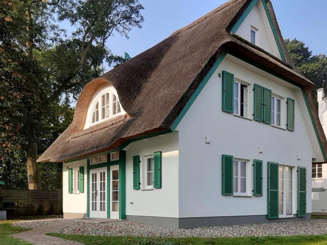 Three-Bedroom House photo 2