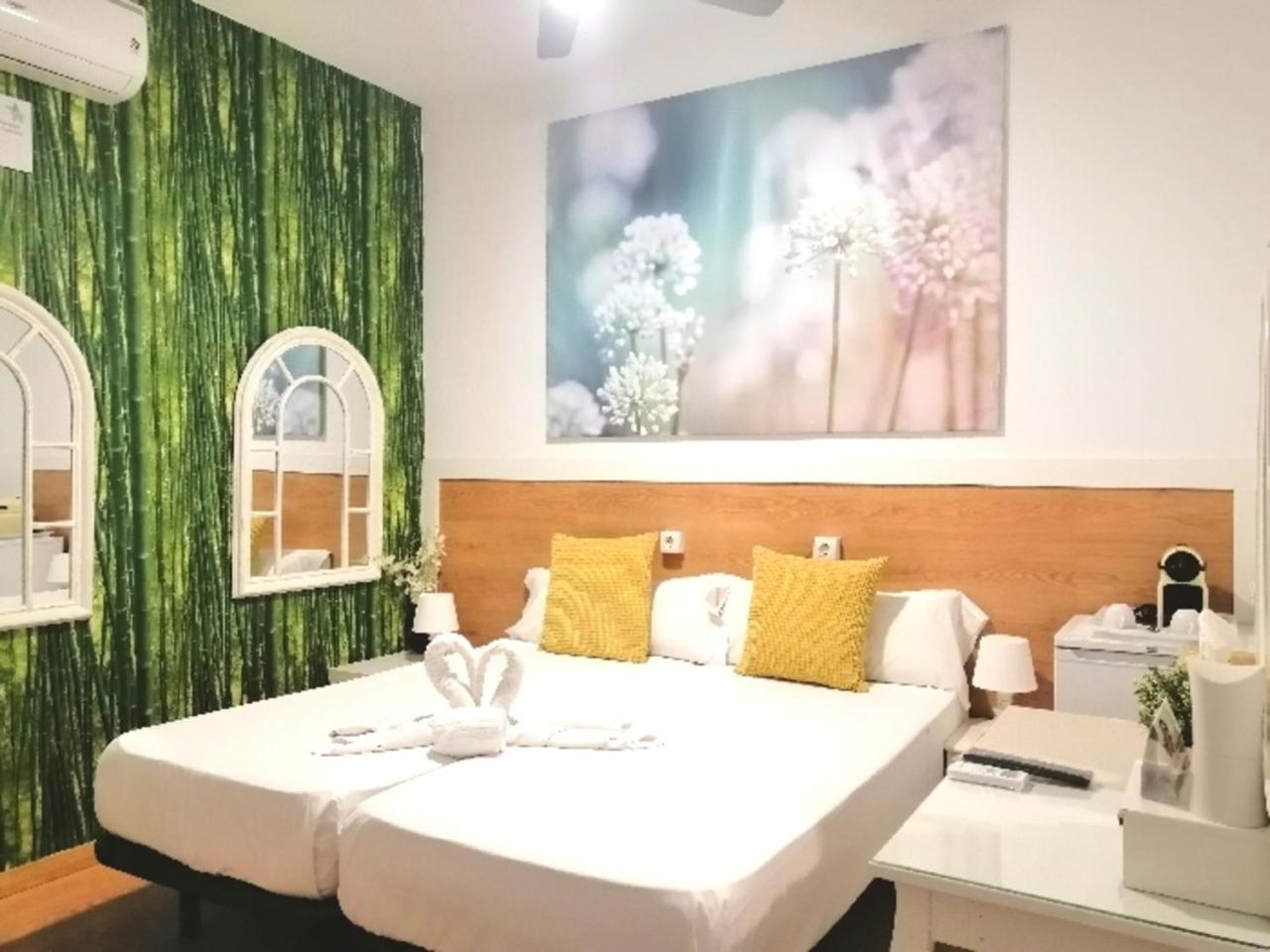 Habitación Estándar con Dos Camas y Baño Compartido