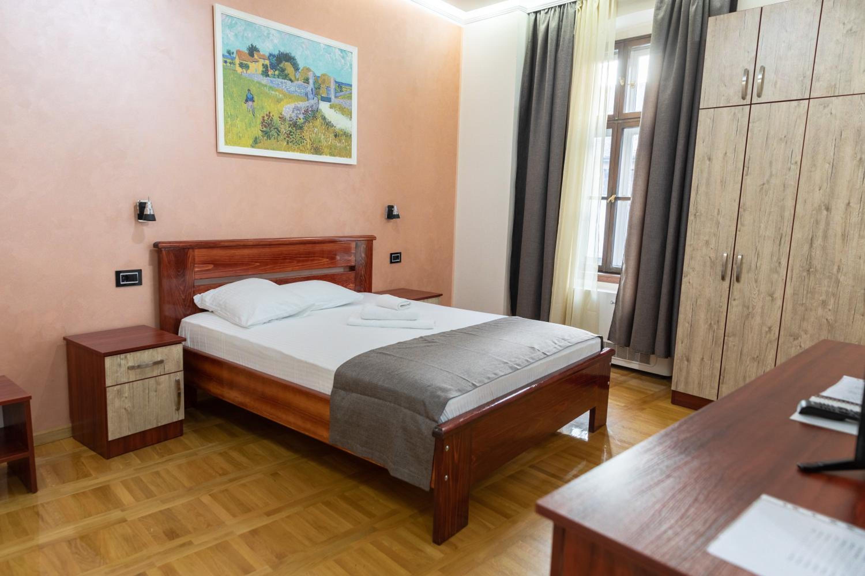 Twin Room - Photo 4