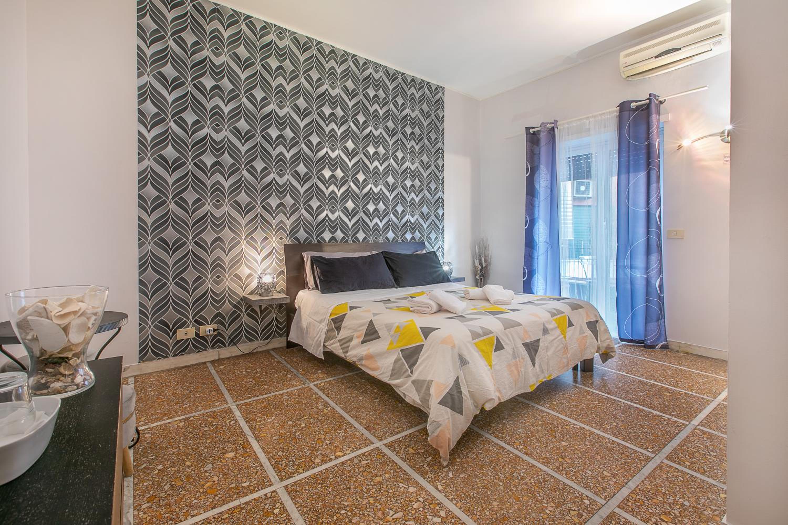Large Double Room photo 1