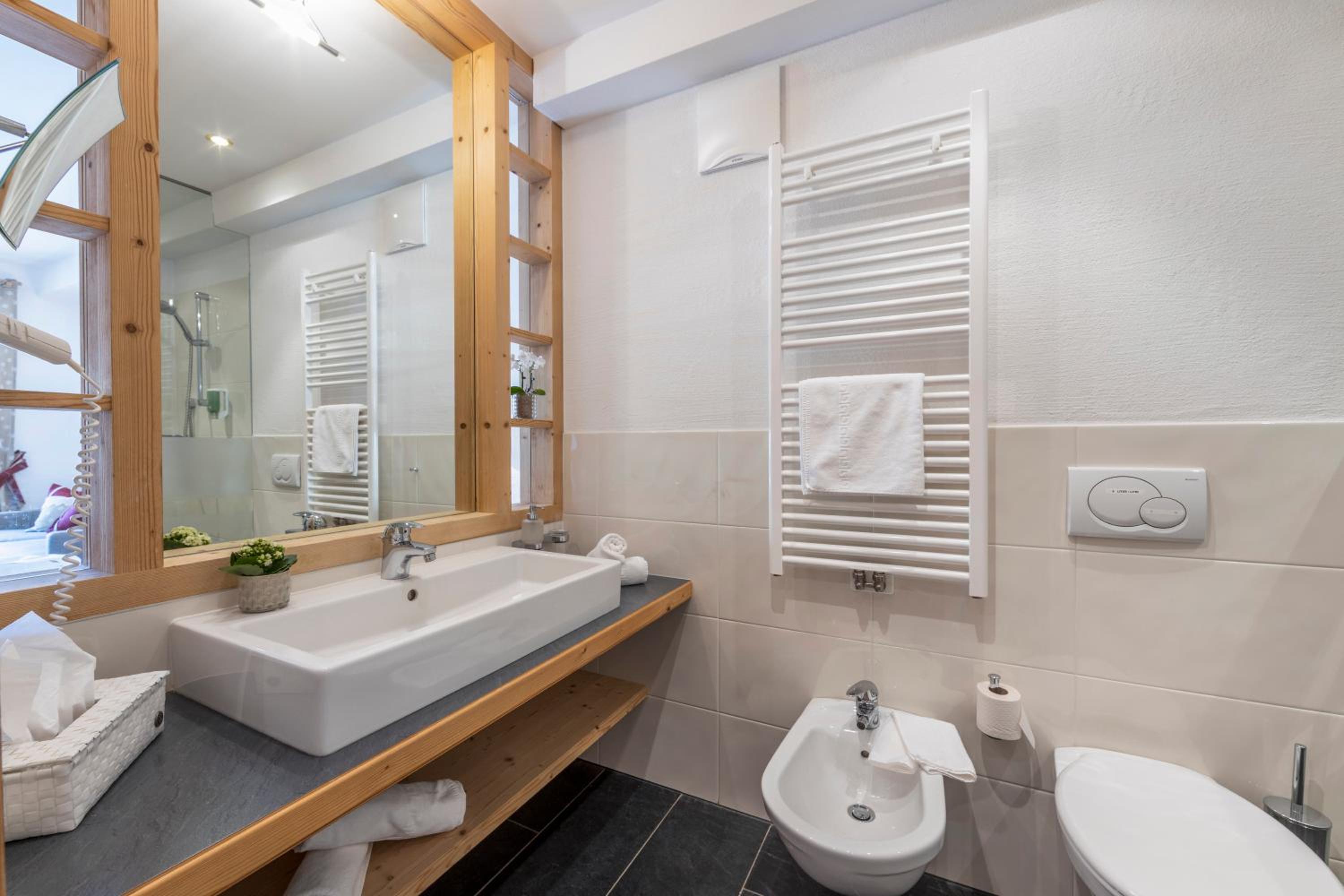 Double Room with Balcony (2 Adults + 1 Child) photo 3