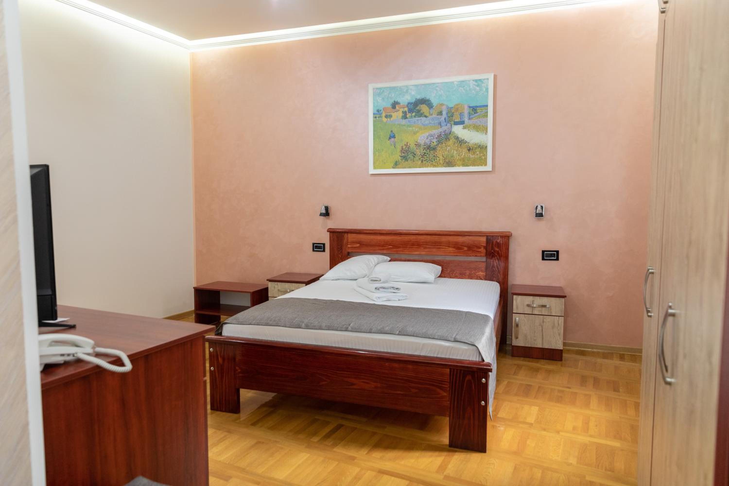 Twin Room - Photo 3