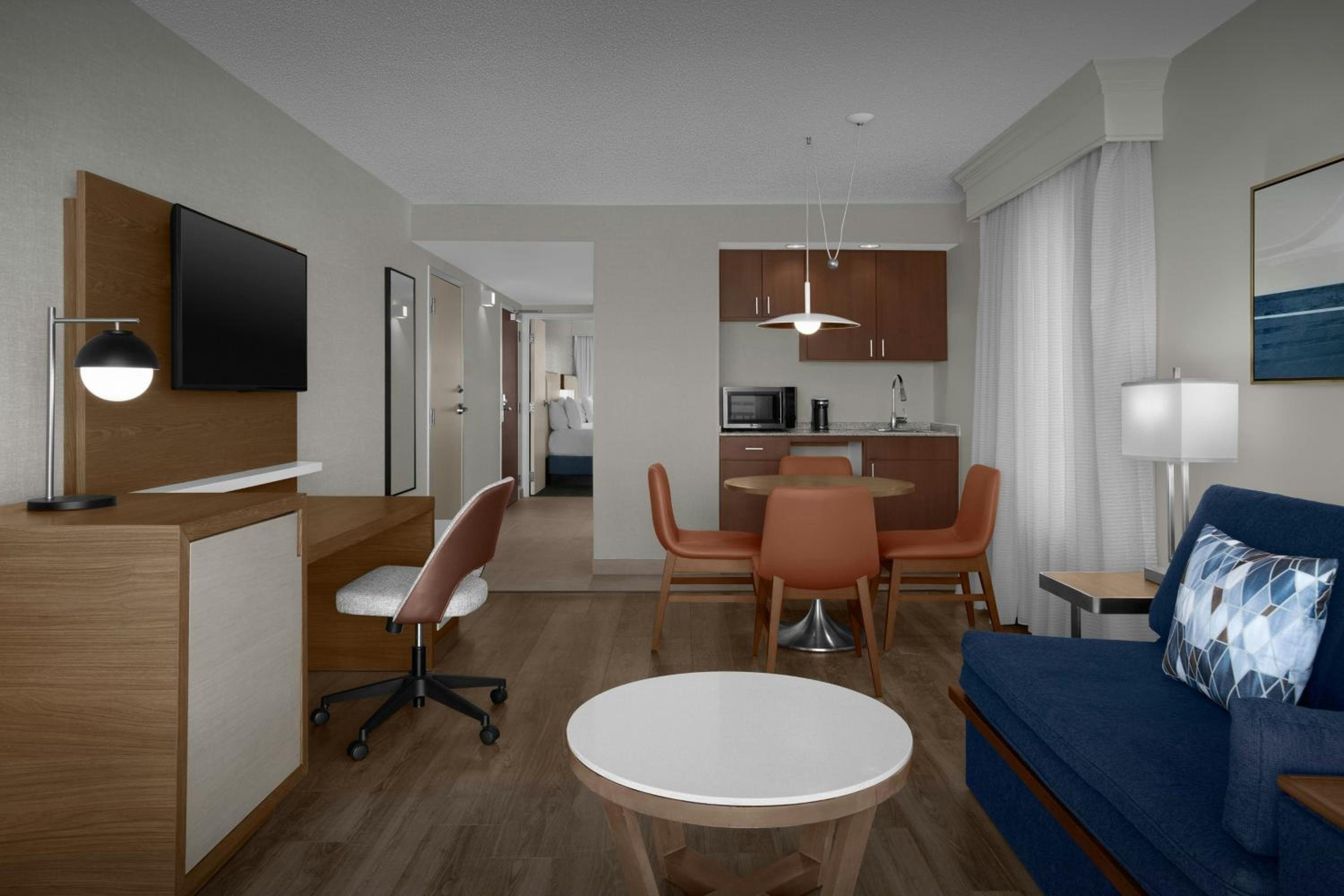 One-Bedroom Queen Suite with Two Queen Beds, High Floor and Sofa Bed