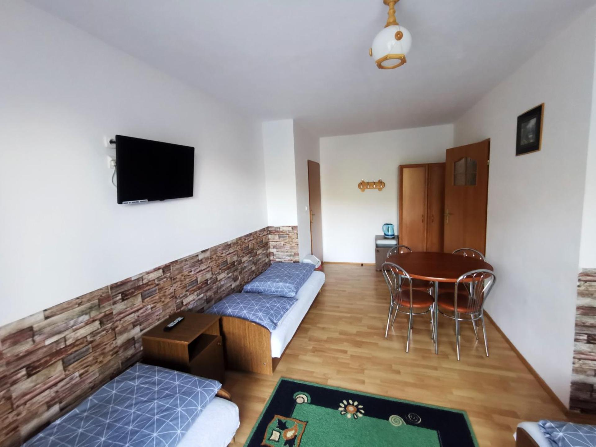 Quadruple Room with Private Bathroom photo 3