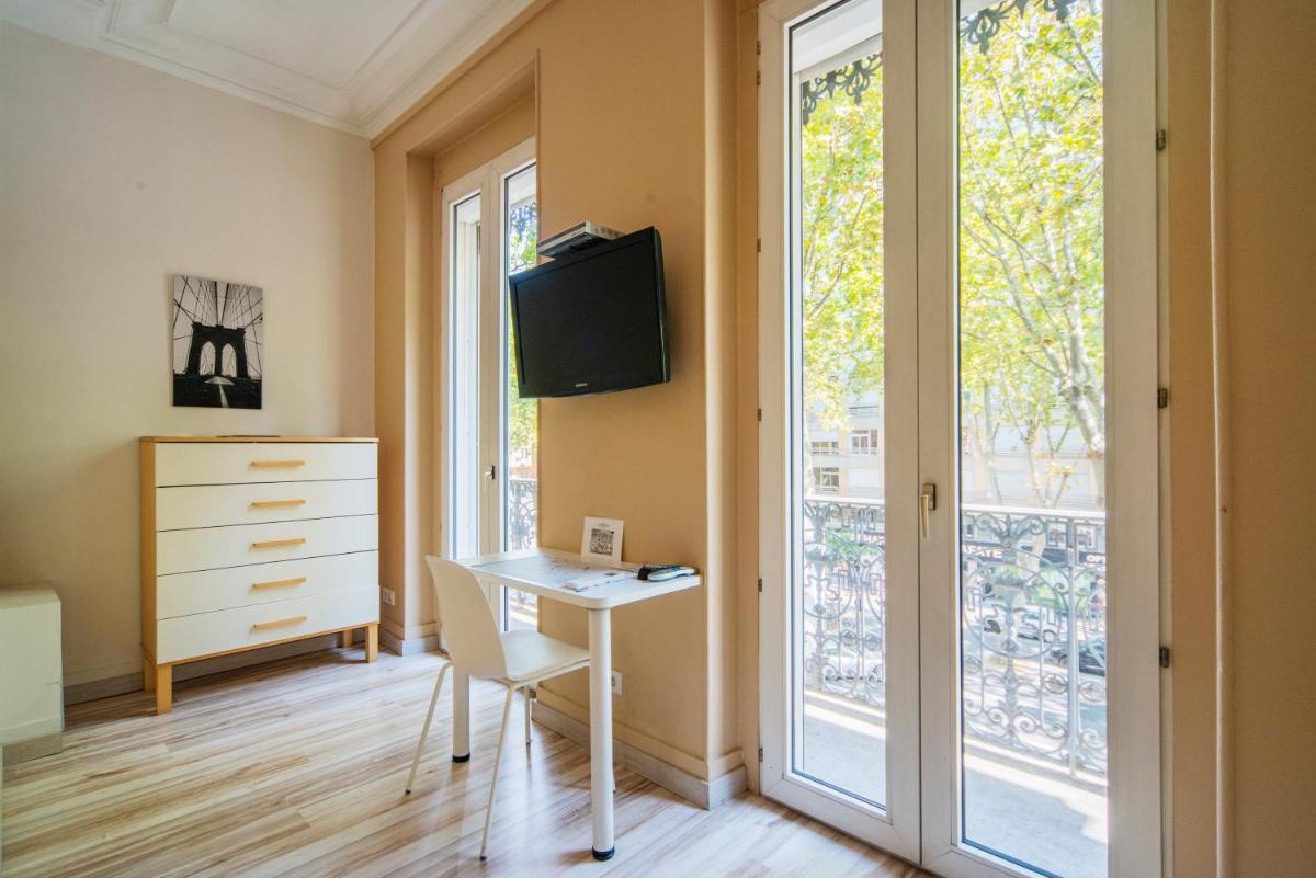 Apartment with Balcony photo 2