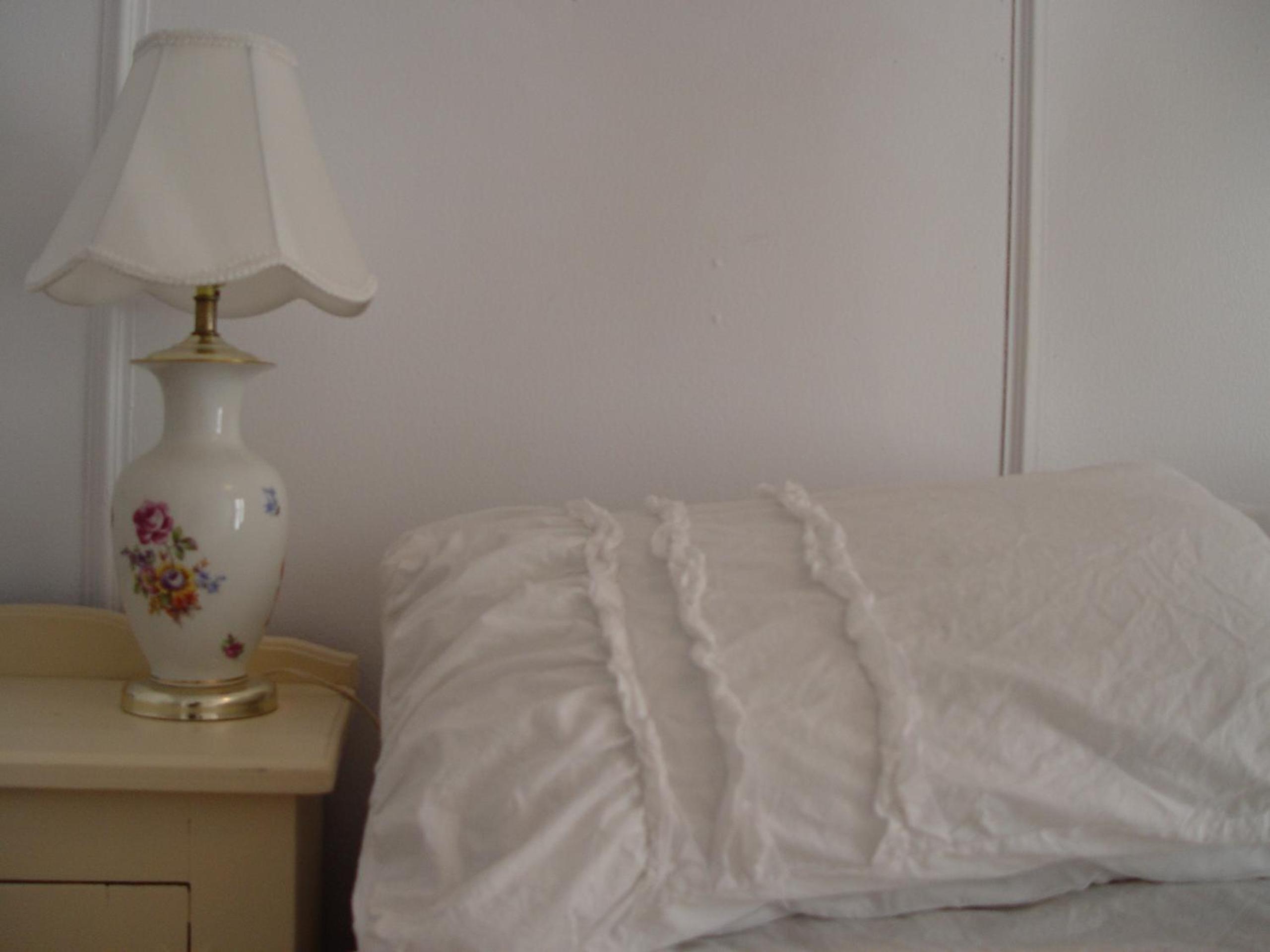 Queen Room photo 2