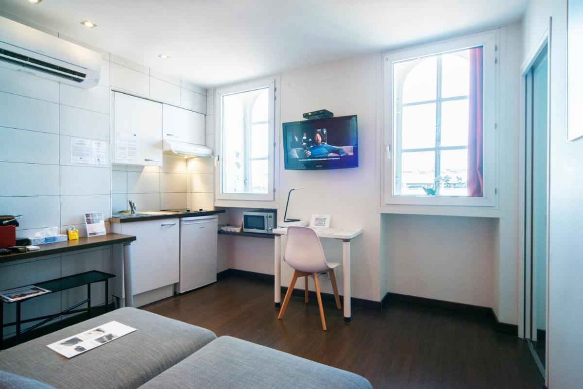 Comfort One-Bedroom Apartment with City View photo 2