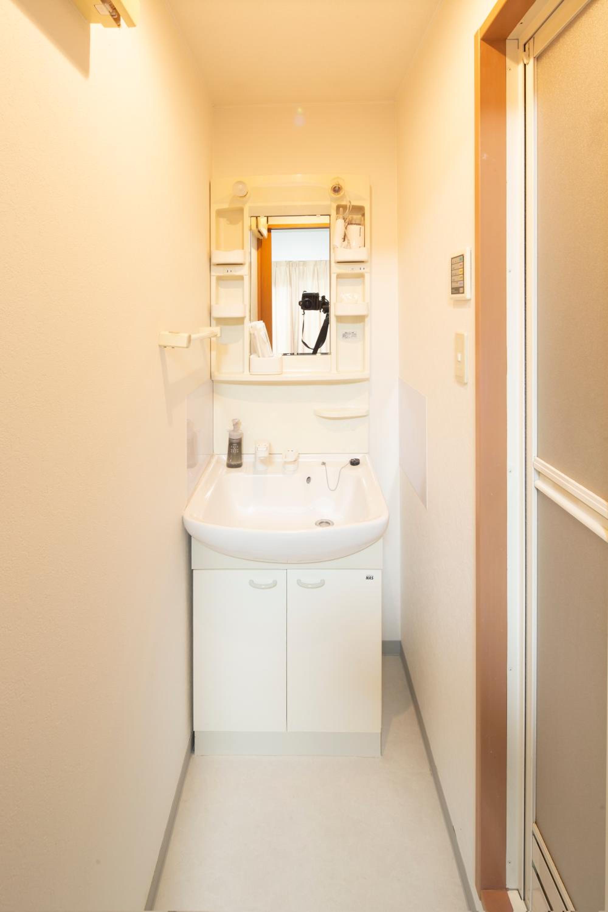 Standard Twin Room - Photo 20