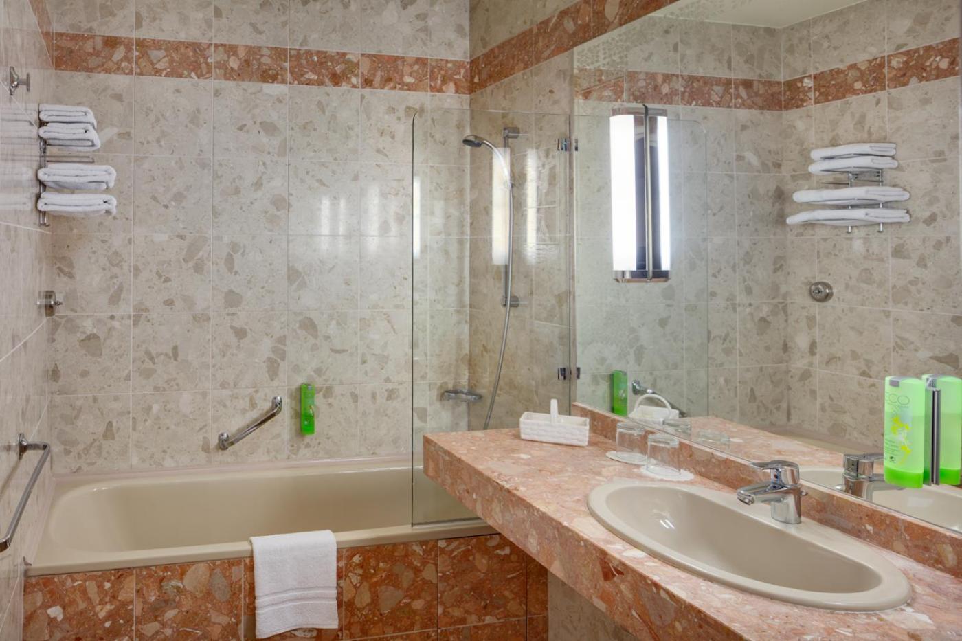 Junior Suite with Wellness and Fitness Access - Photo 3