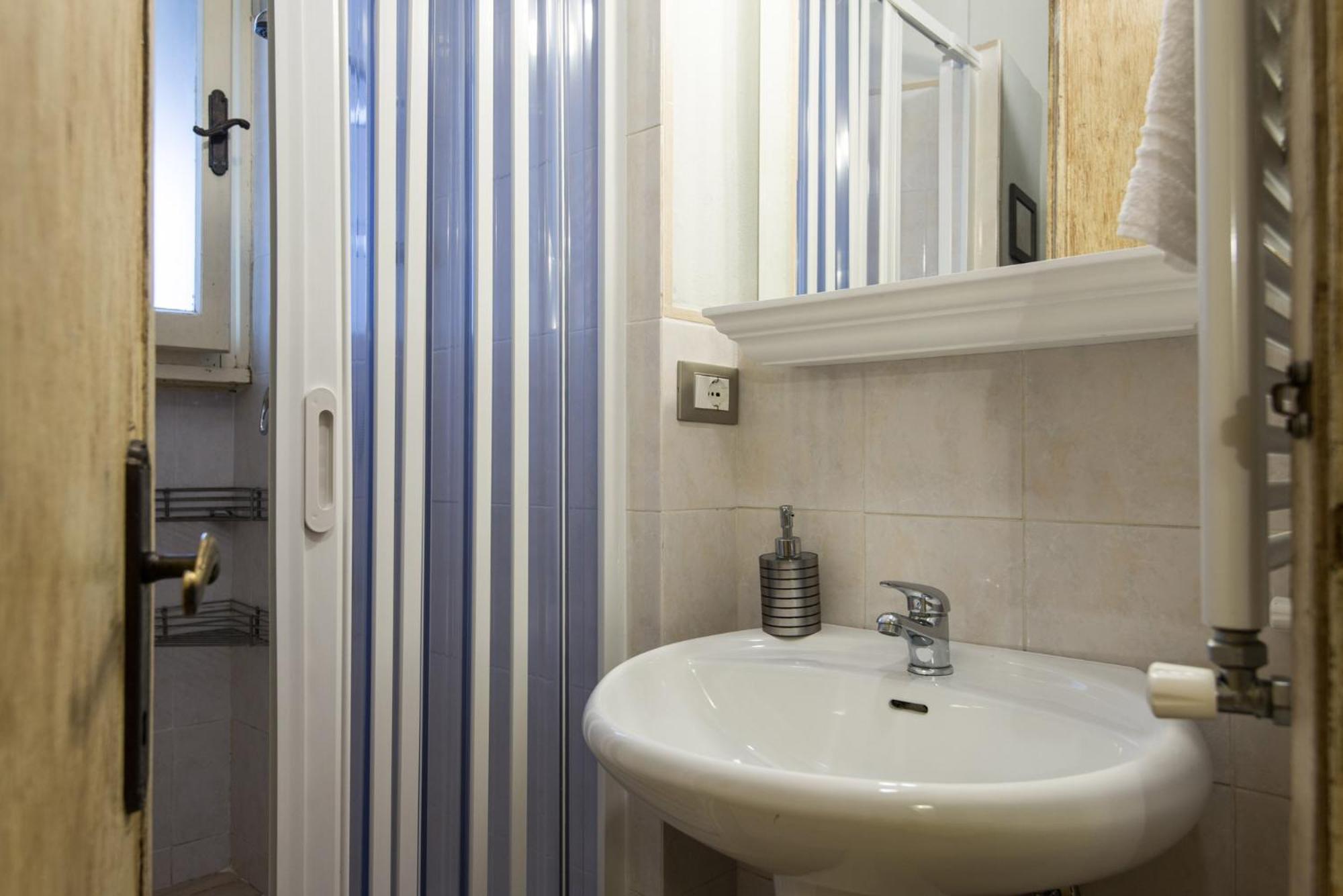Triple Room with Shared Bathroom photo 2
