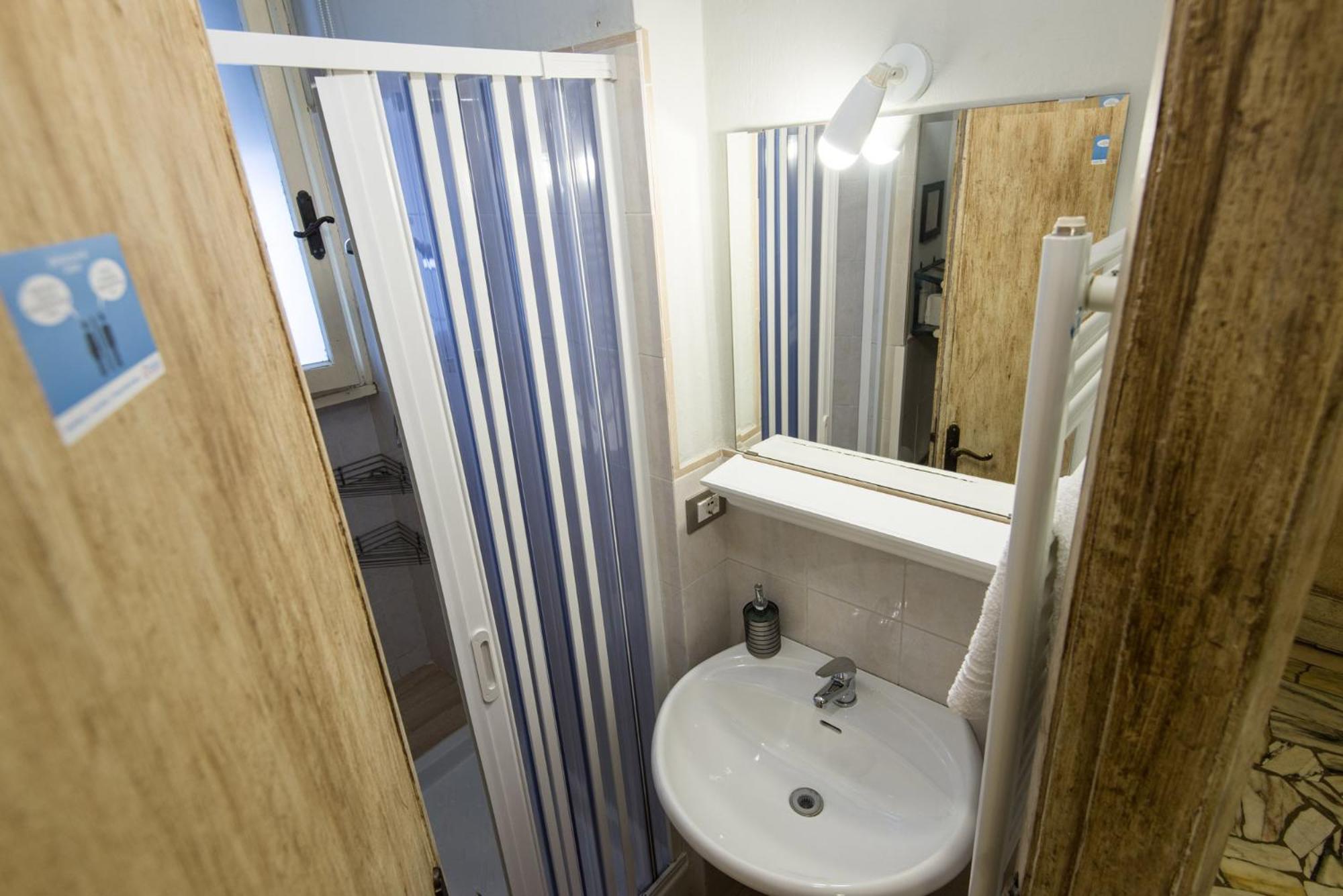 Triple Room with Shared Bathroom photo 3
