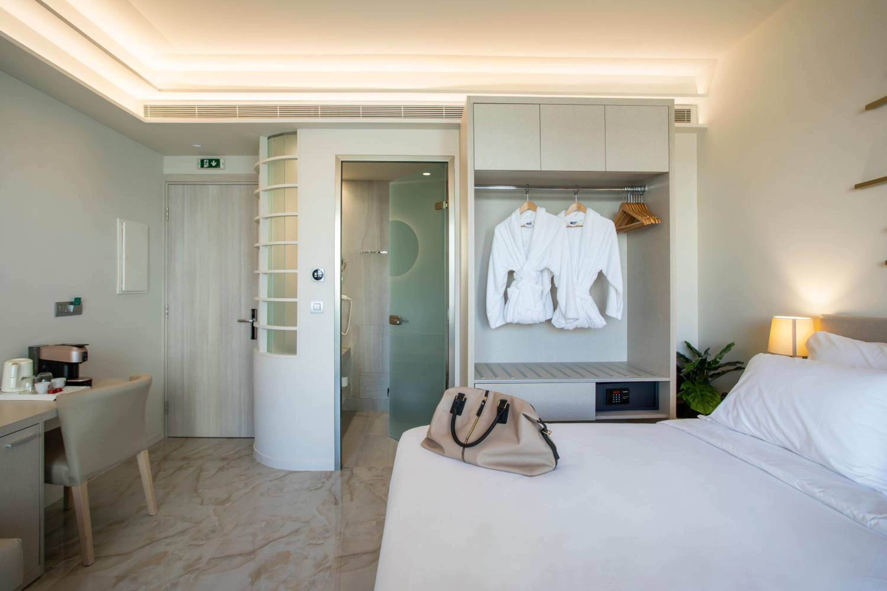 Double or Twin Room - Disability Access thumbnail 5