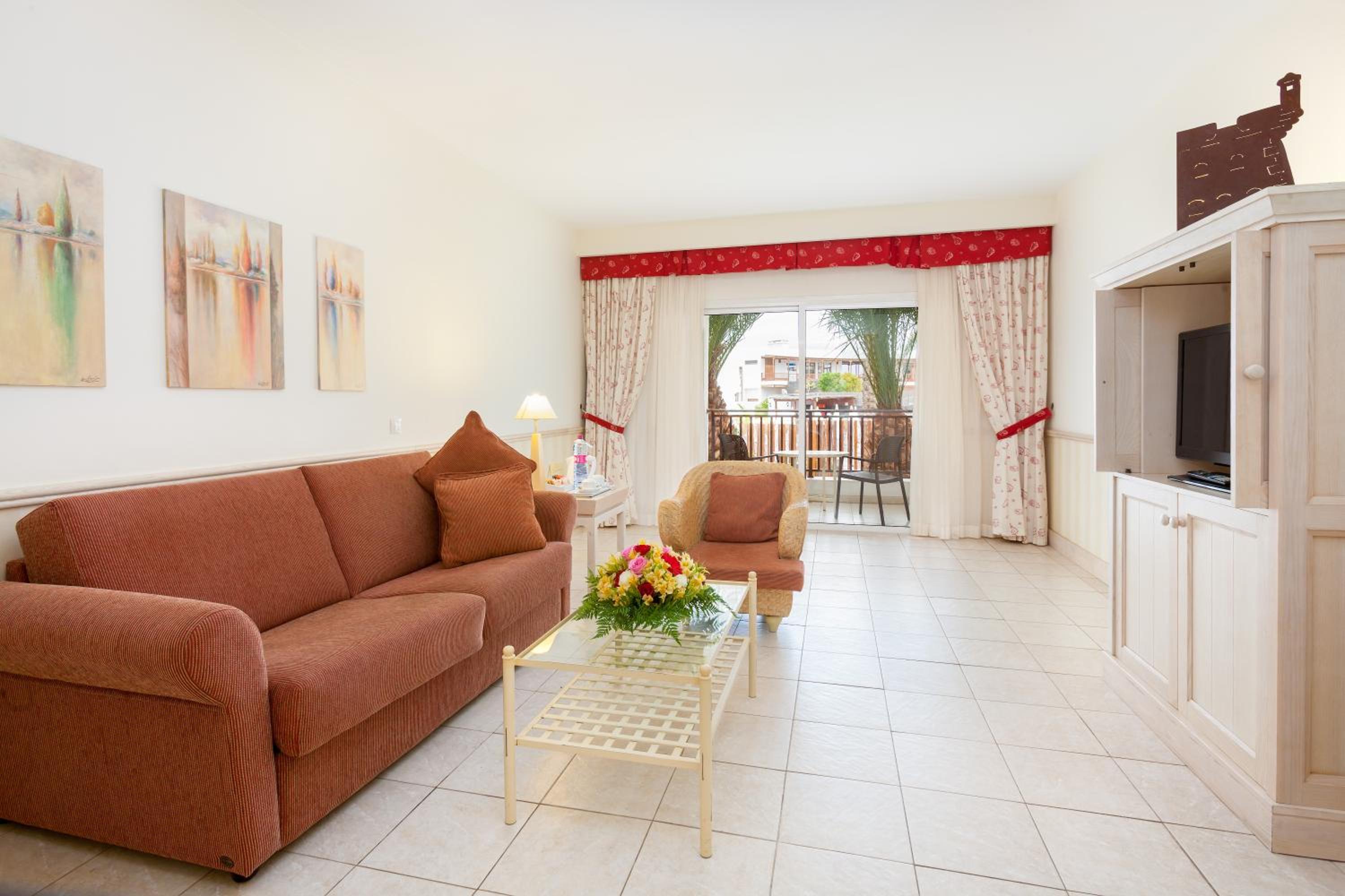 Suite Junior (3 adultos) Suite Junior (3 adultos)