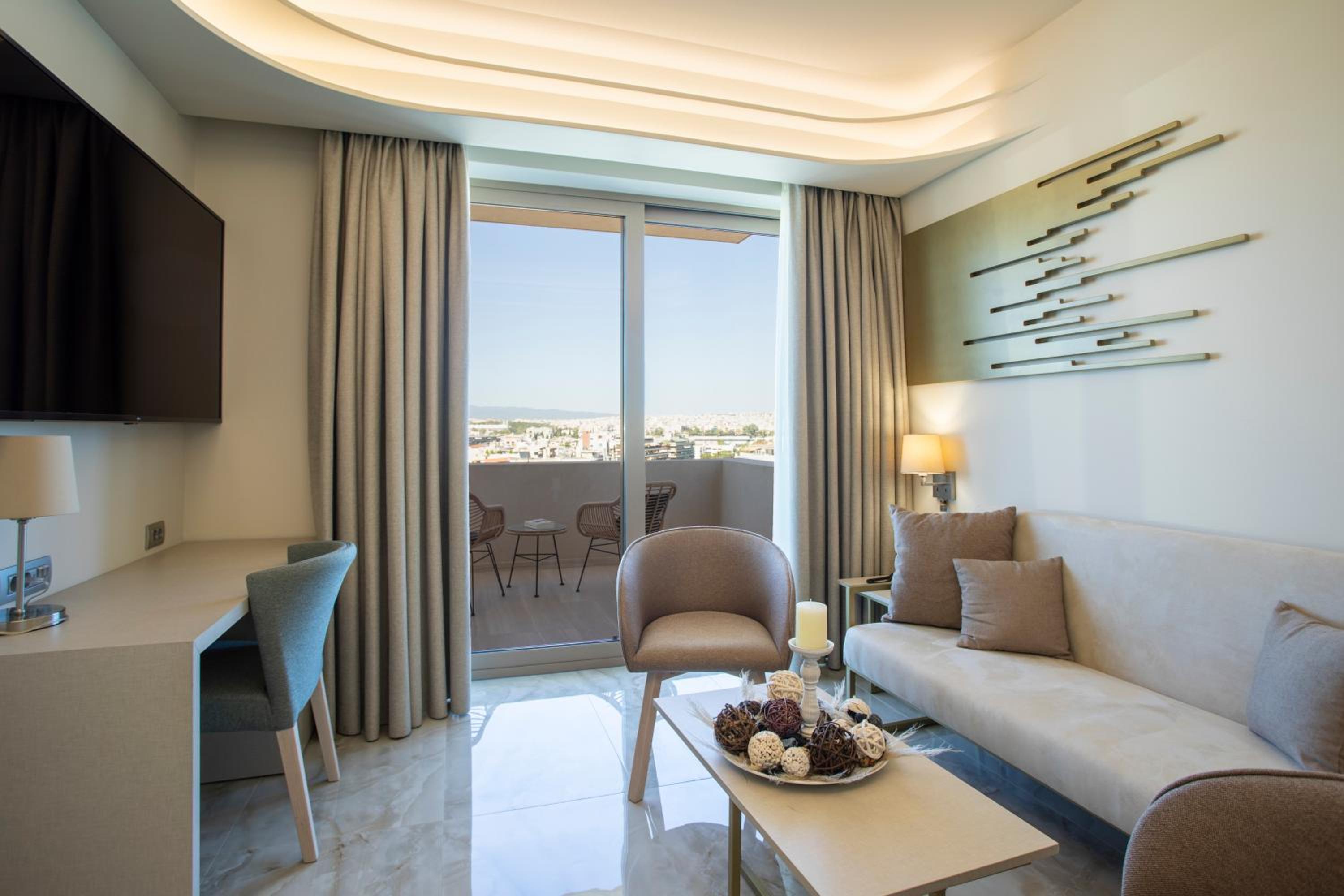 King Suite with Balcony thumbnail 5