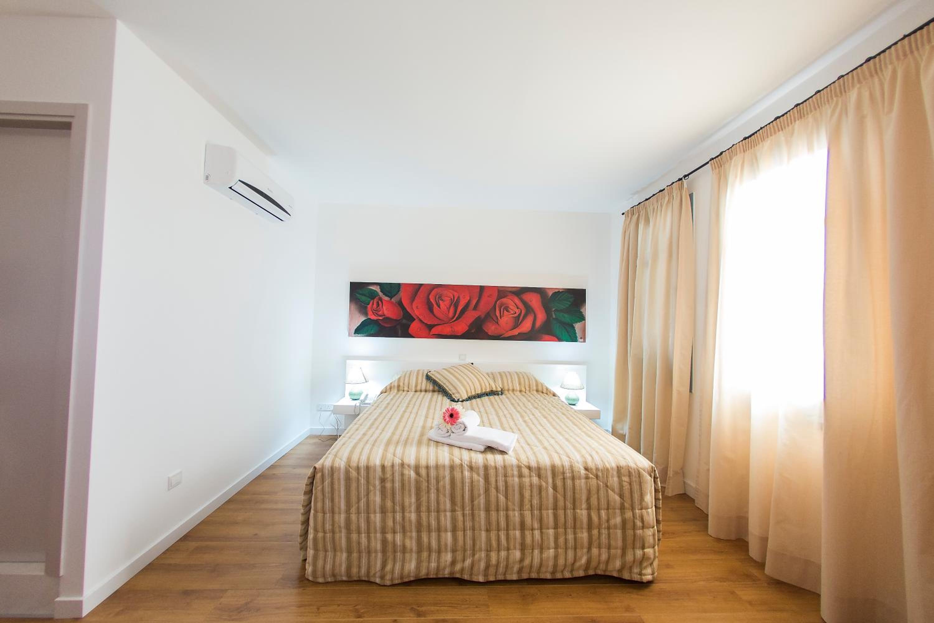 Luxury Studio with City View - Photo 12