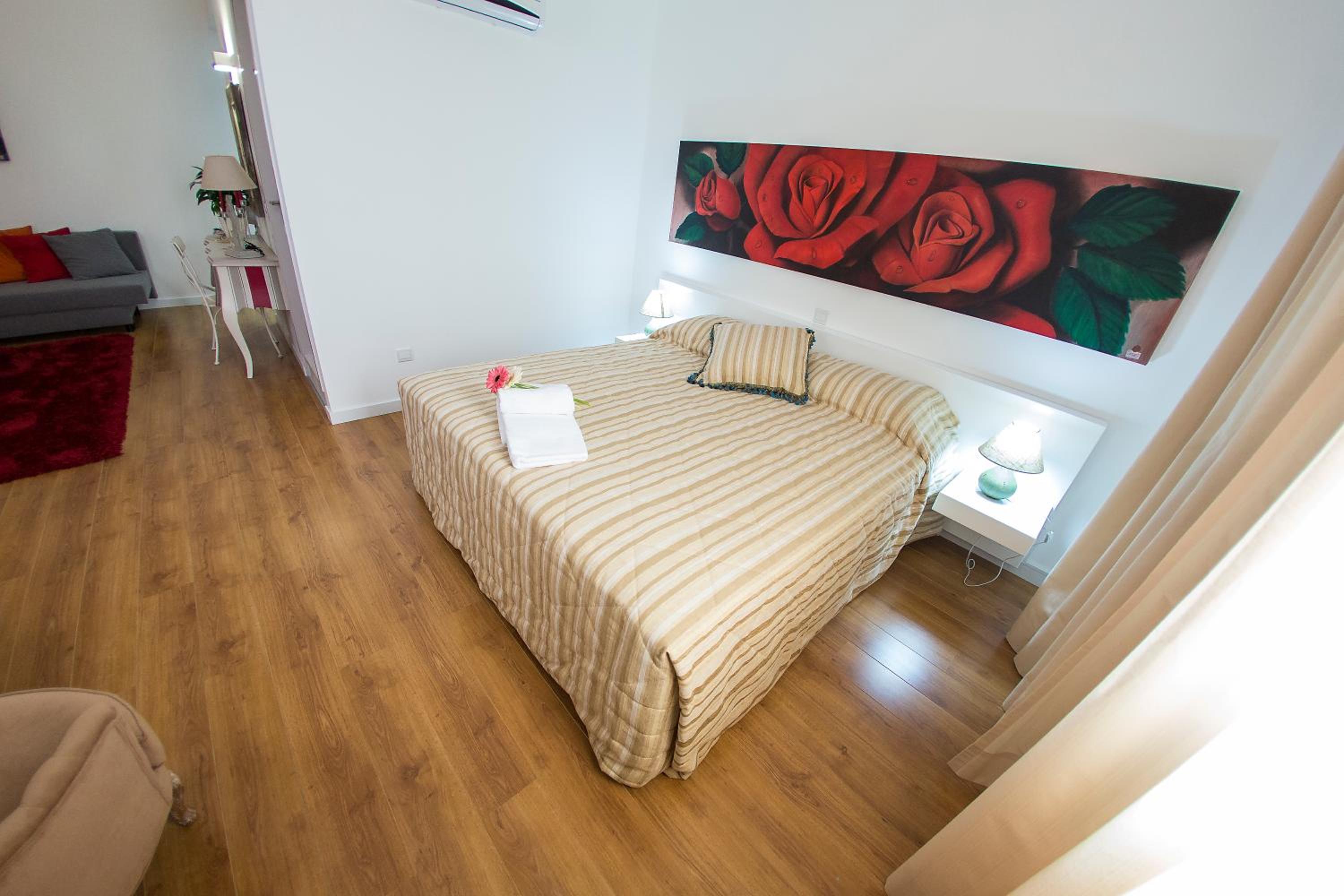 Luxury Studio with City View - Photo 14