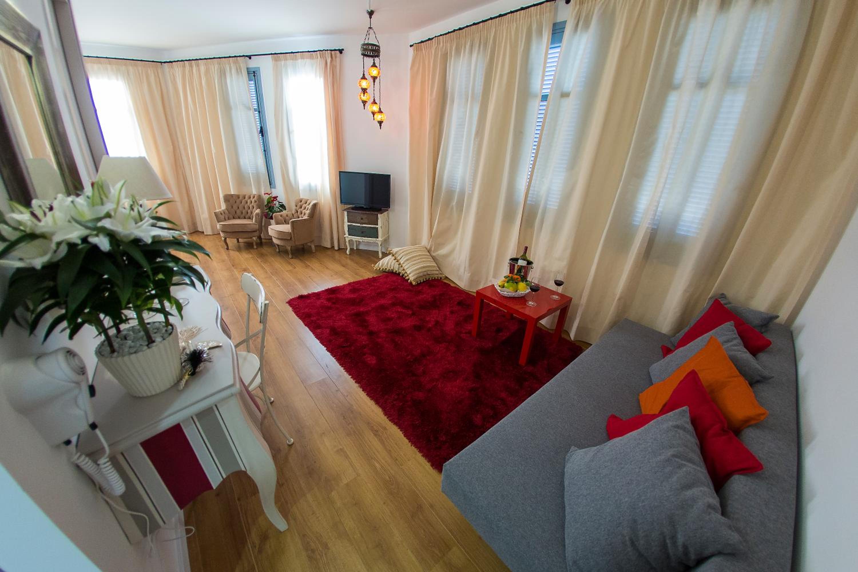 Luxury Studio with City View - Photo 13
