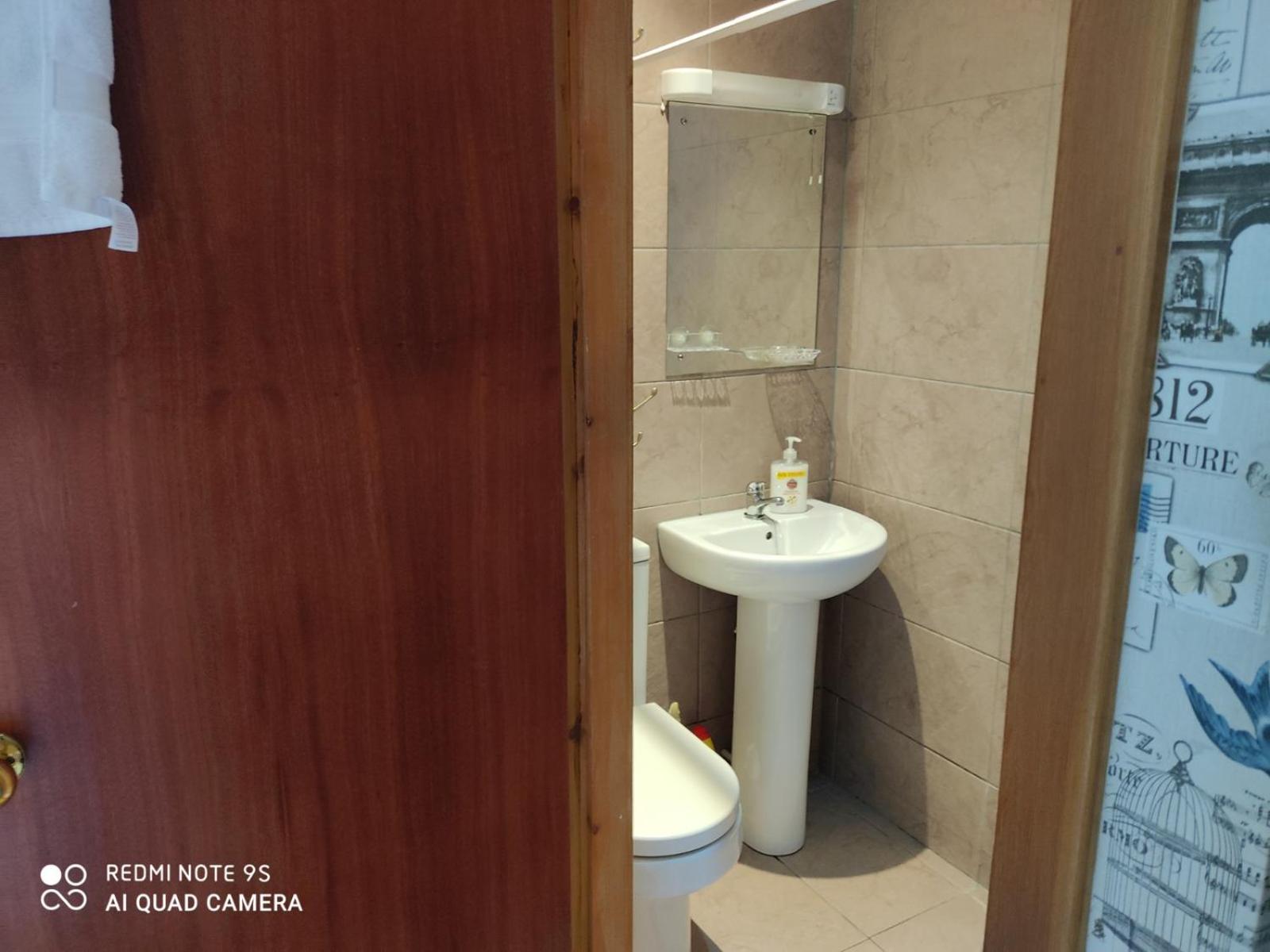 Twin Room With Private Bathroom photo 2