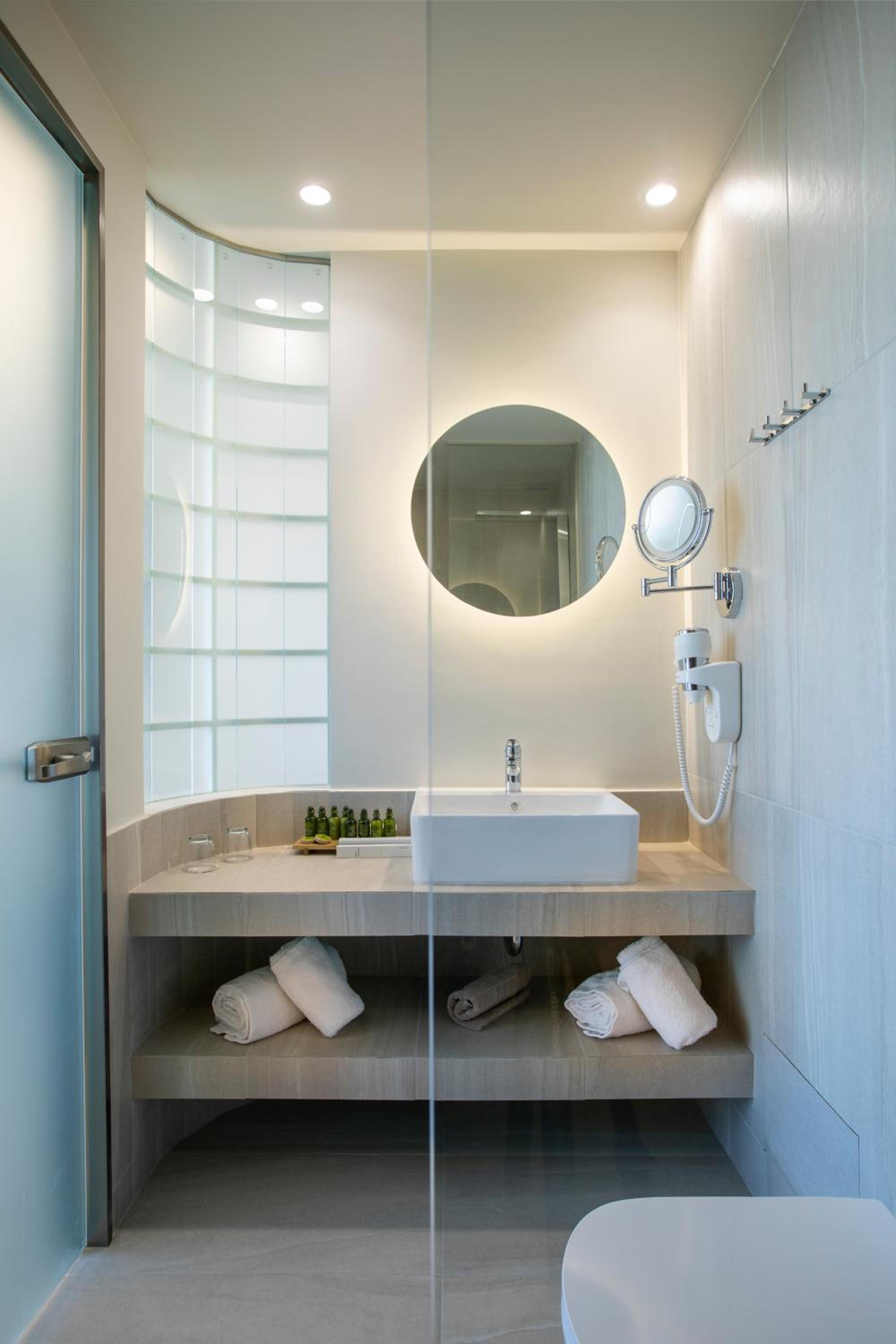 Superior Double or Twin Room with City View thumbnail 6