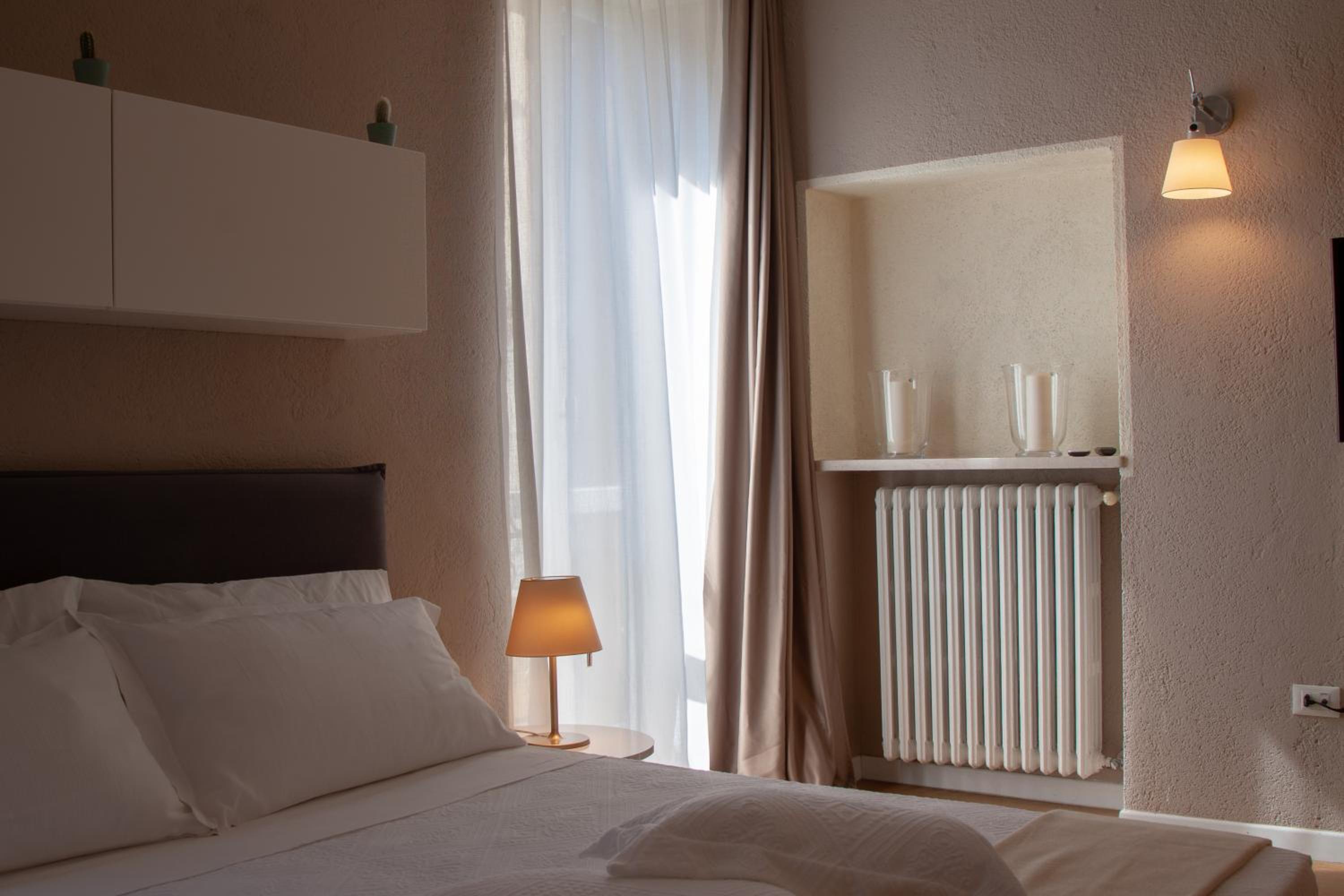 Suite - Photo 13