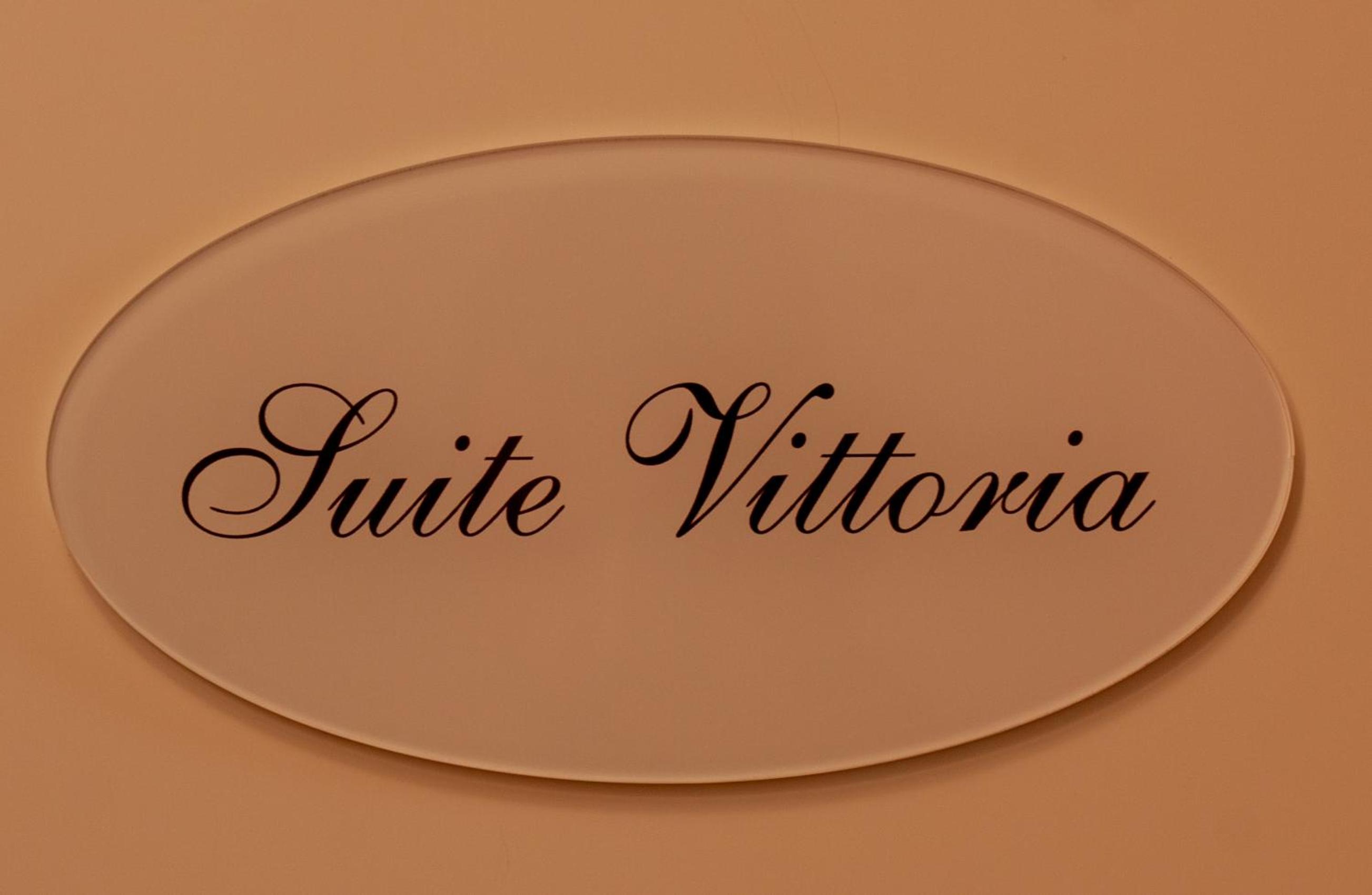 Suite - Photo 22