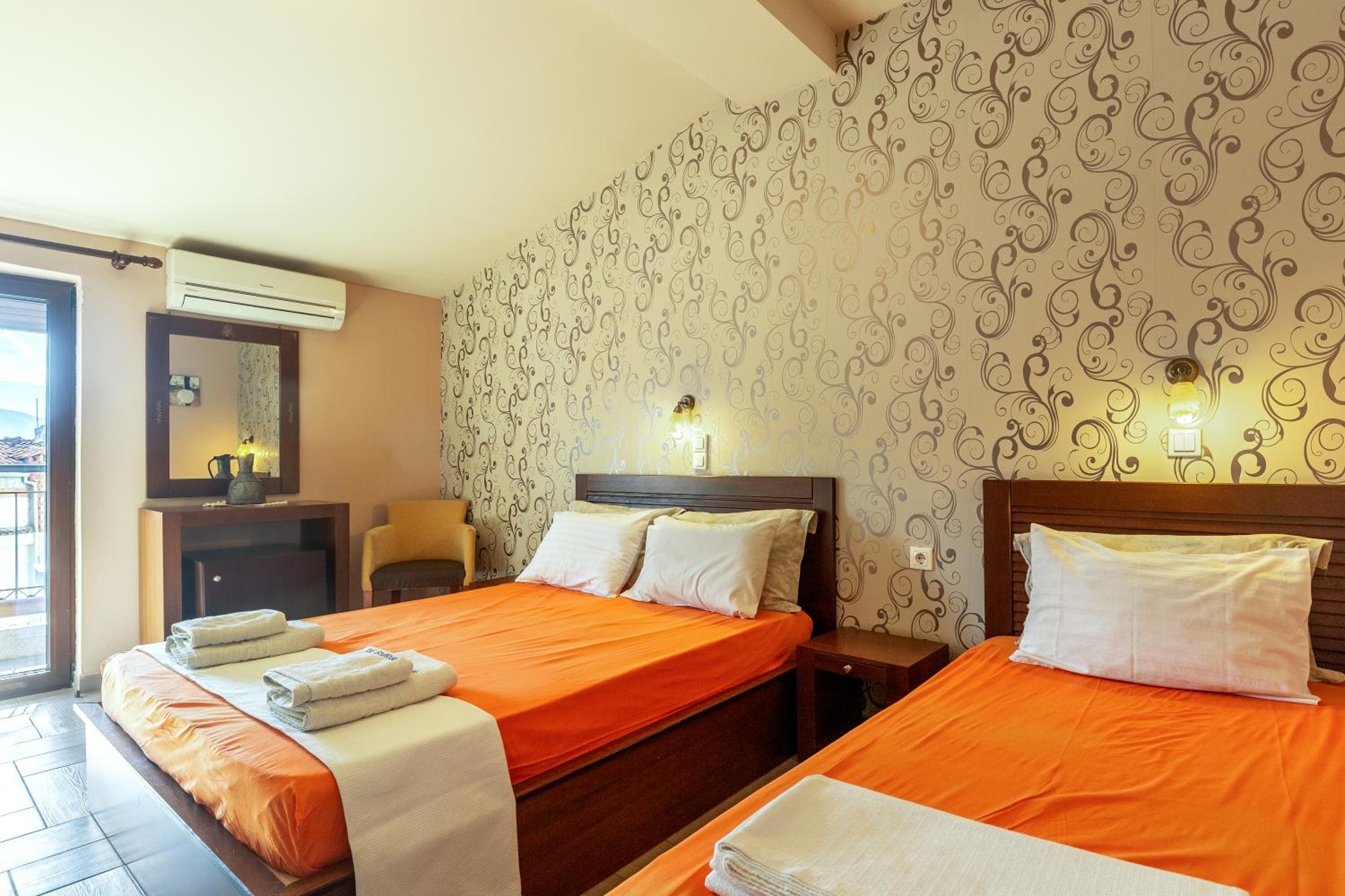 Triple Room with Partial Meteora View - Photo 1