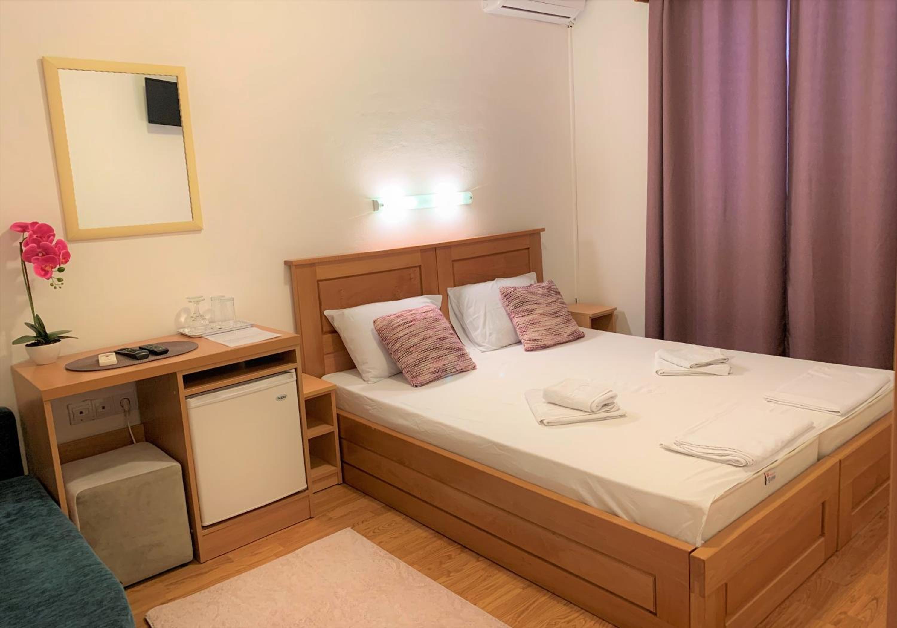 Double or Twin Room with Side Sea View - Photo 1