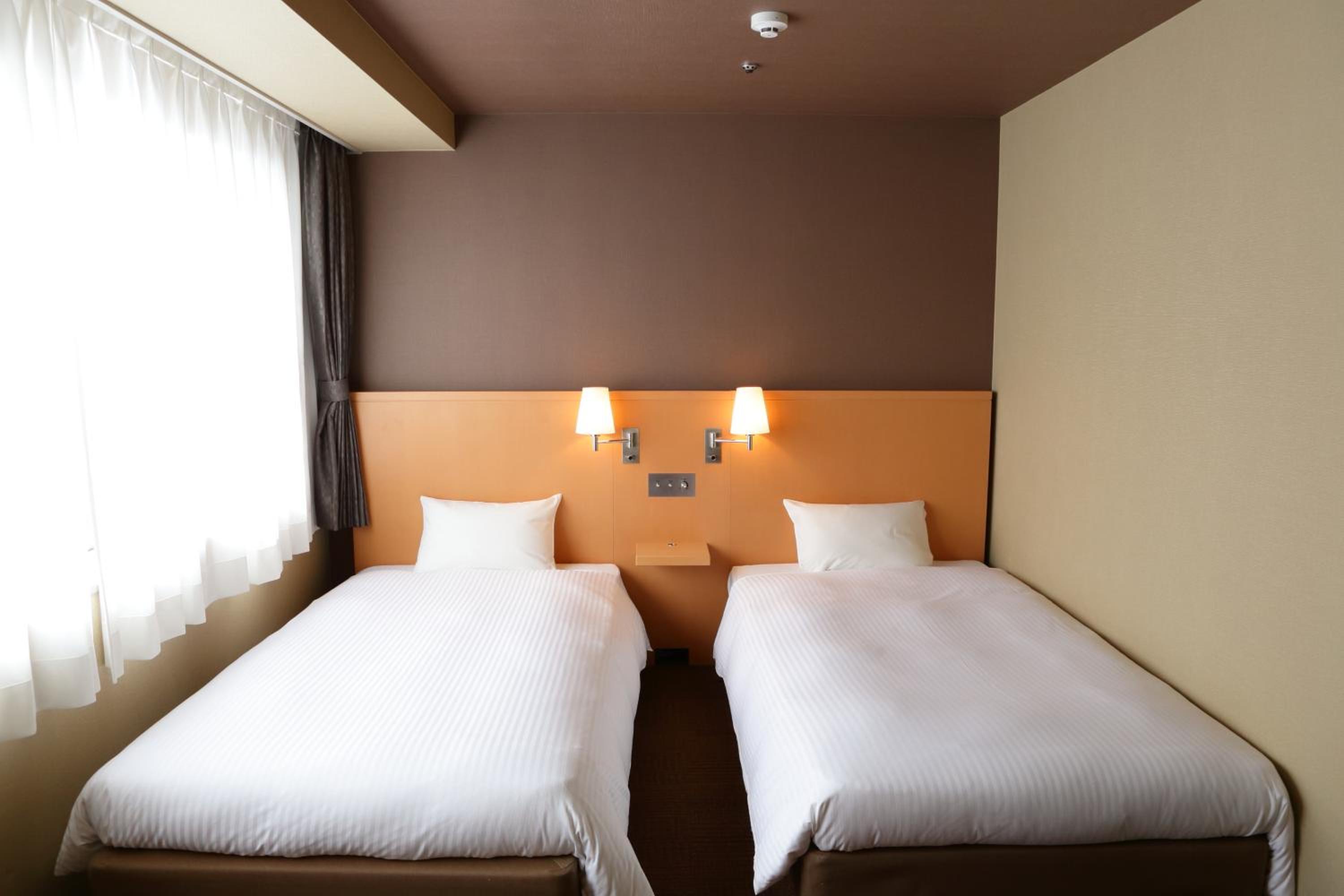 Twin Room - Non-Smoking - Photo 4