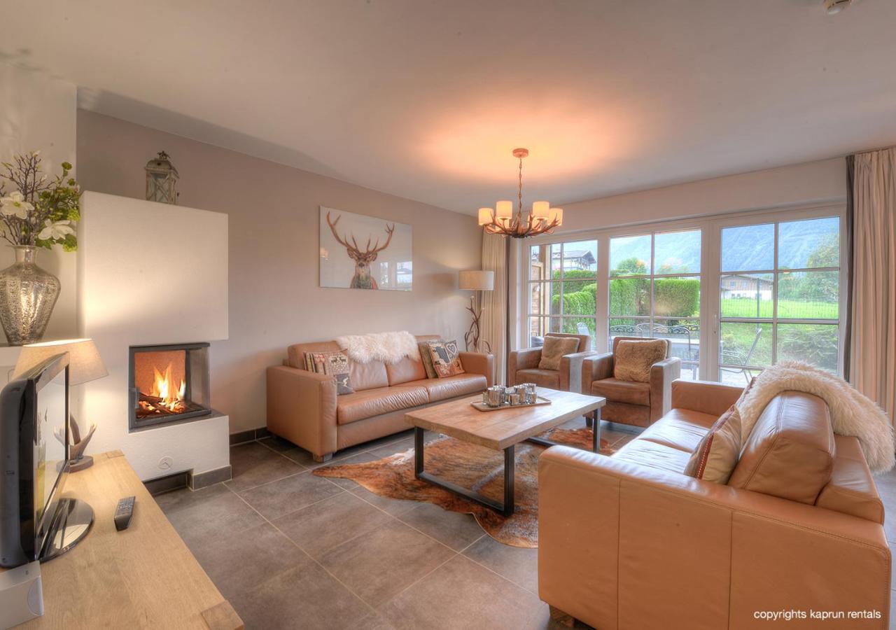 Deluxe Three-Bedroom Apartment with Terrace and Mountain View photo 1