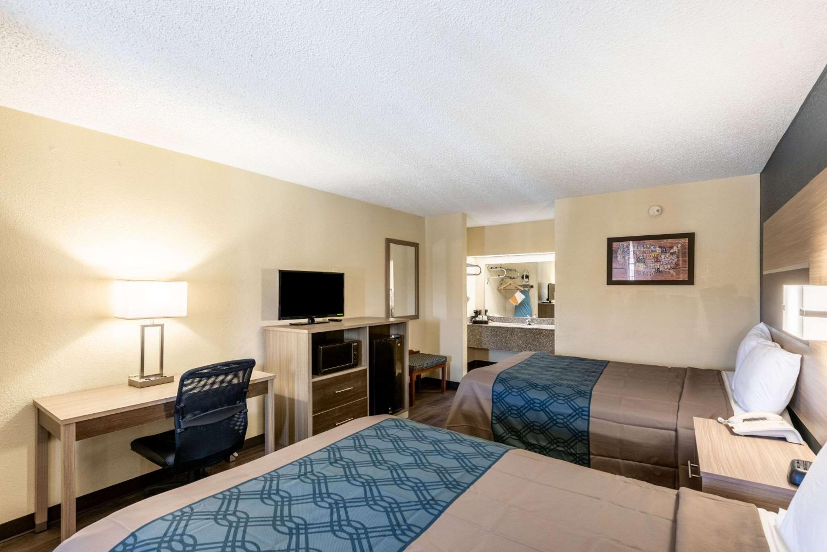 Double Room with Two Double Beds - Non-Smoking - Photo 1