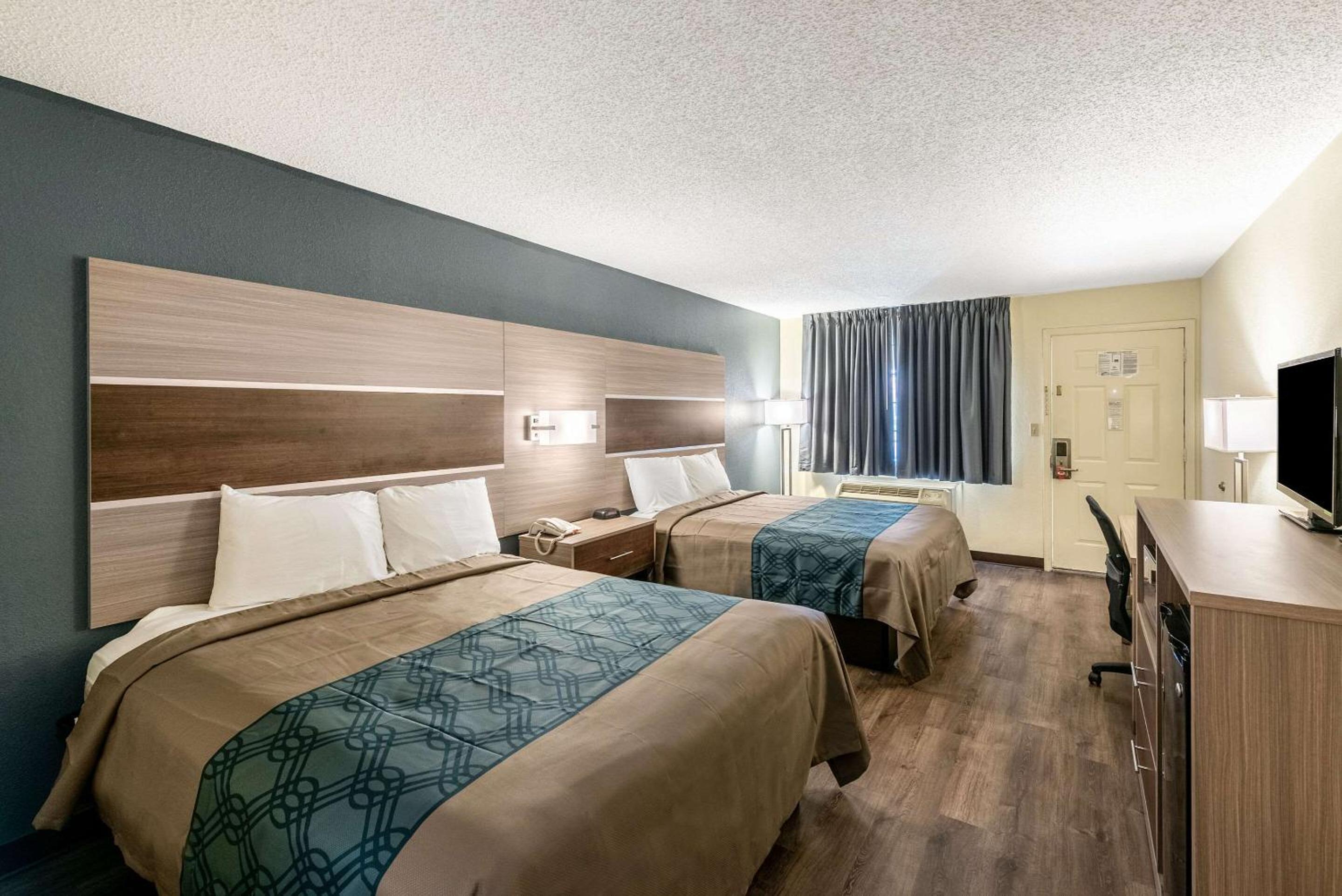 Double Room with Two Double Beds - Non-Smoking - Photo 2
