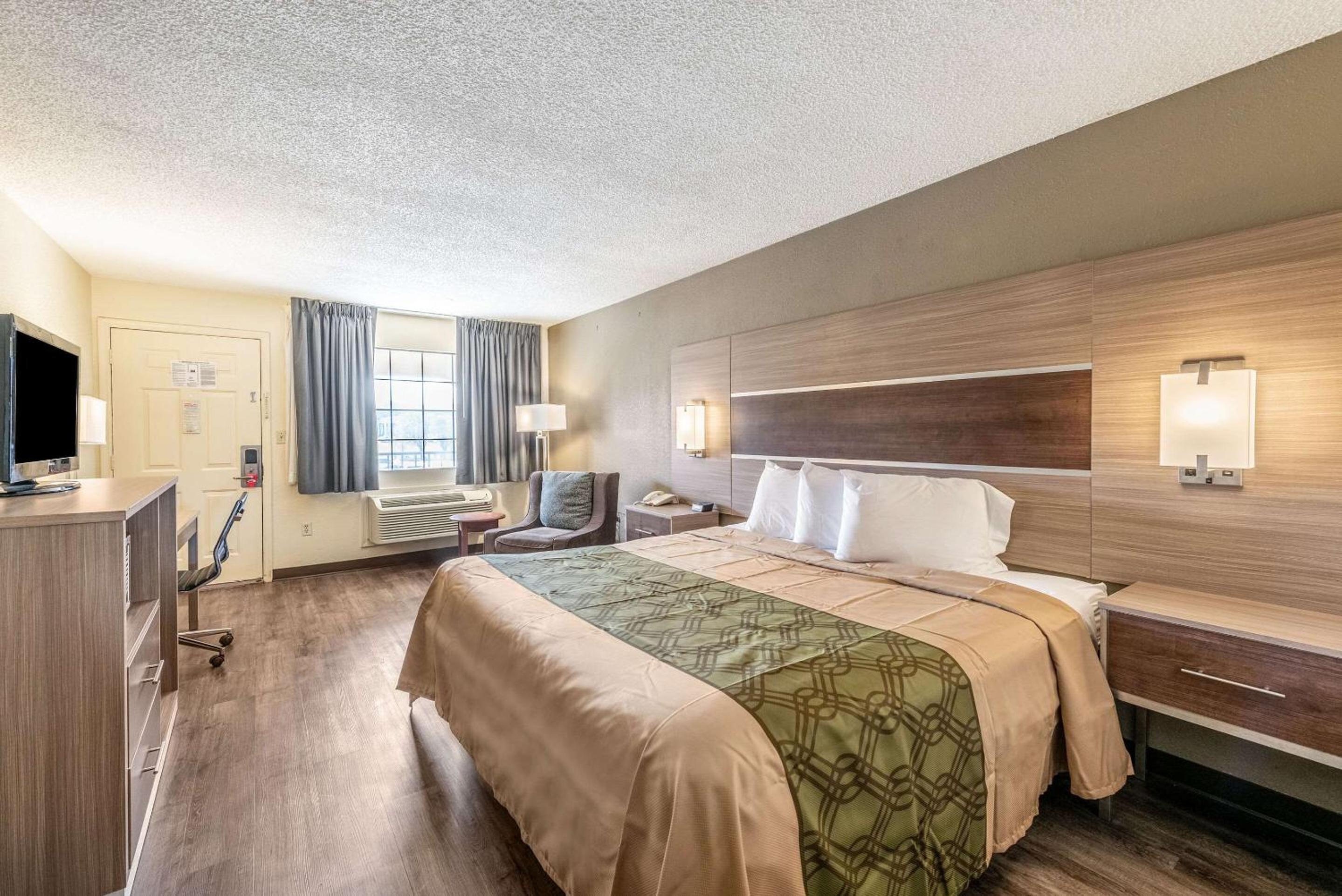 King Room - Non-Smoking - Photo 4