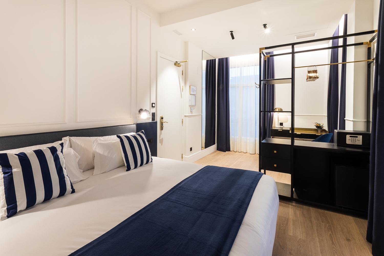 Superior Double or Twin Room photo 2