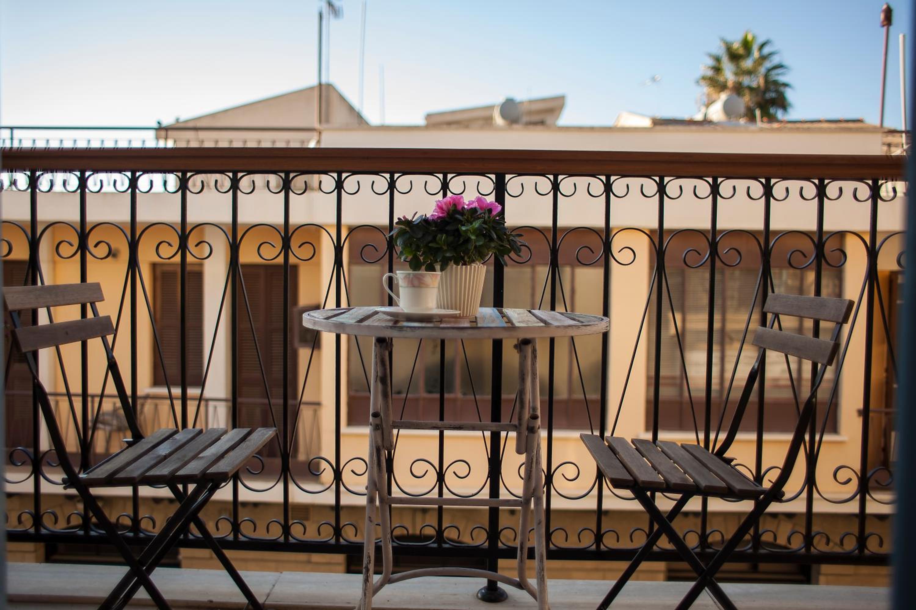 Luxury Studio with Balcony - Photo 7
