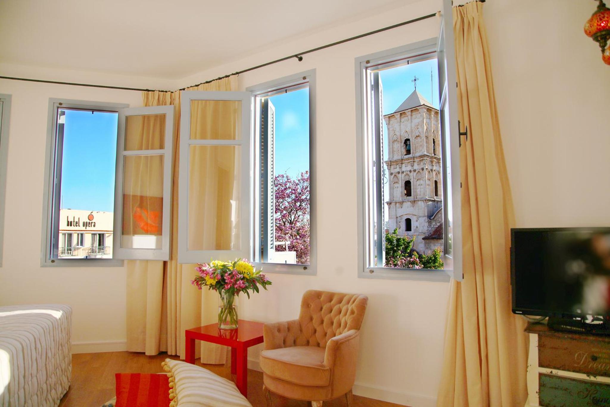Luxury Studio with City View - Photo 15