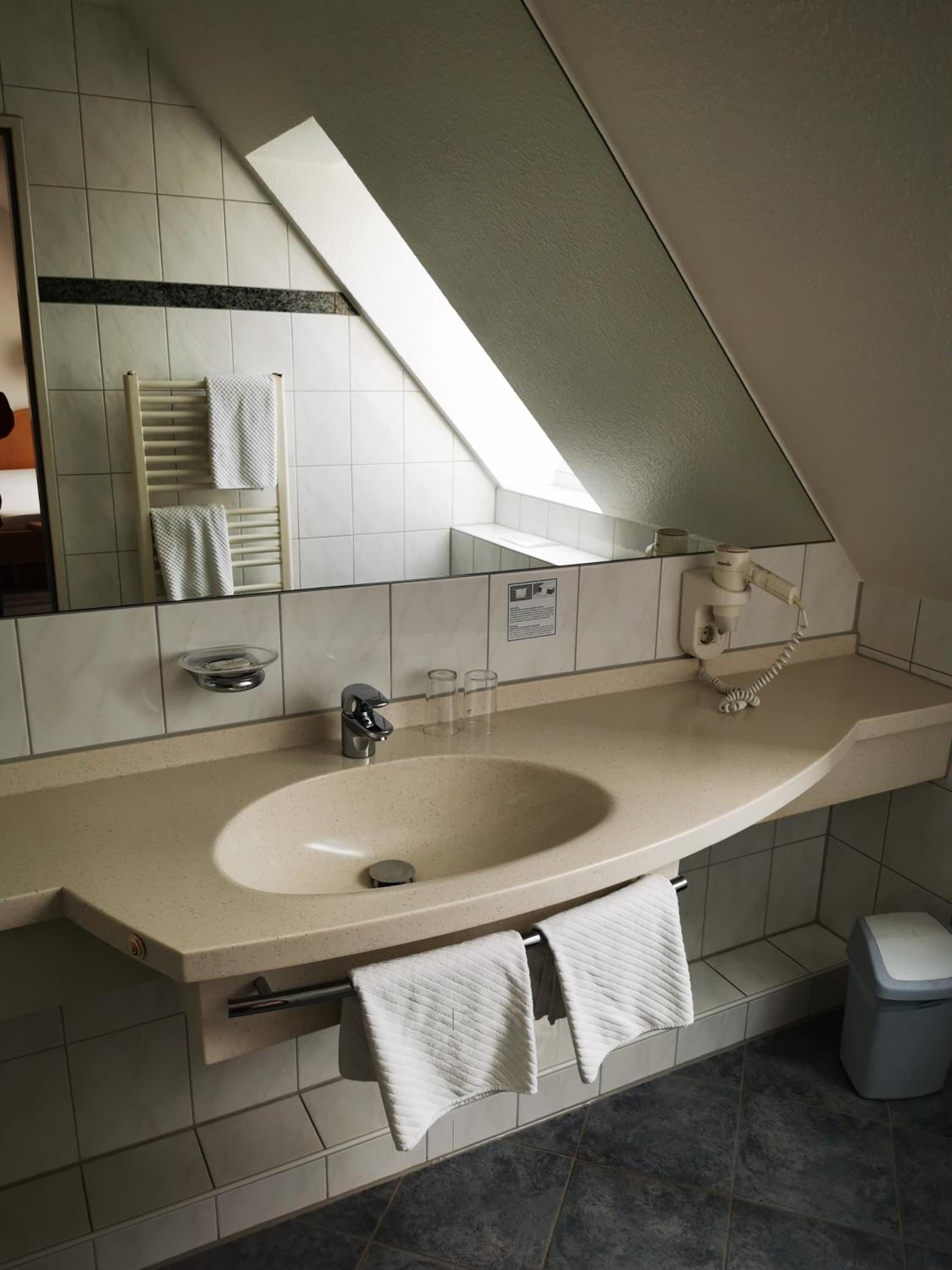 Twin Room with Bathroom photo 3