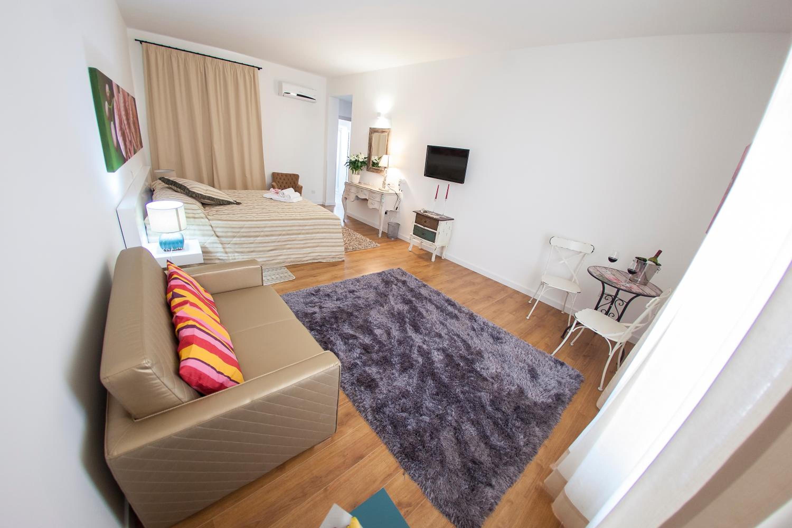 Luxury Studio with City View - Photo 1