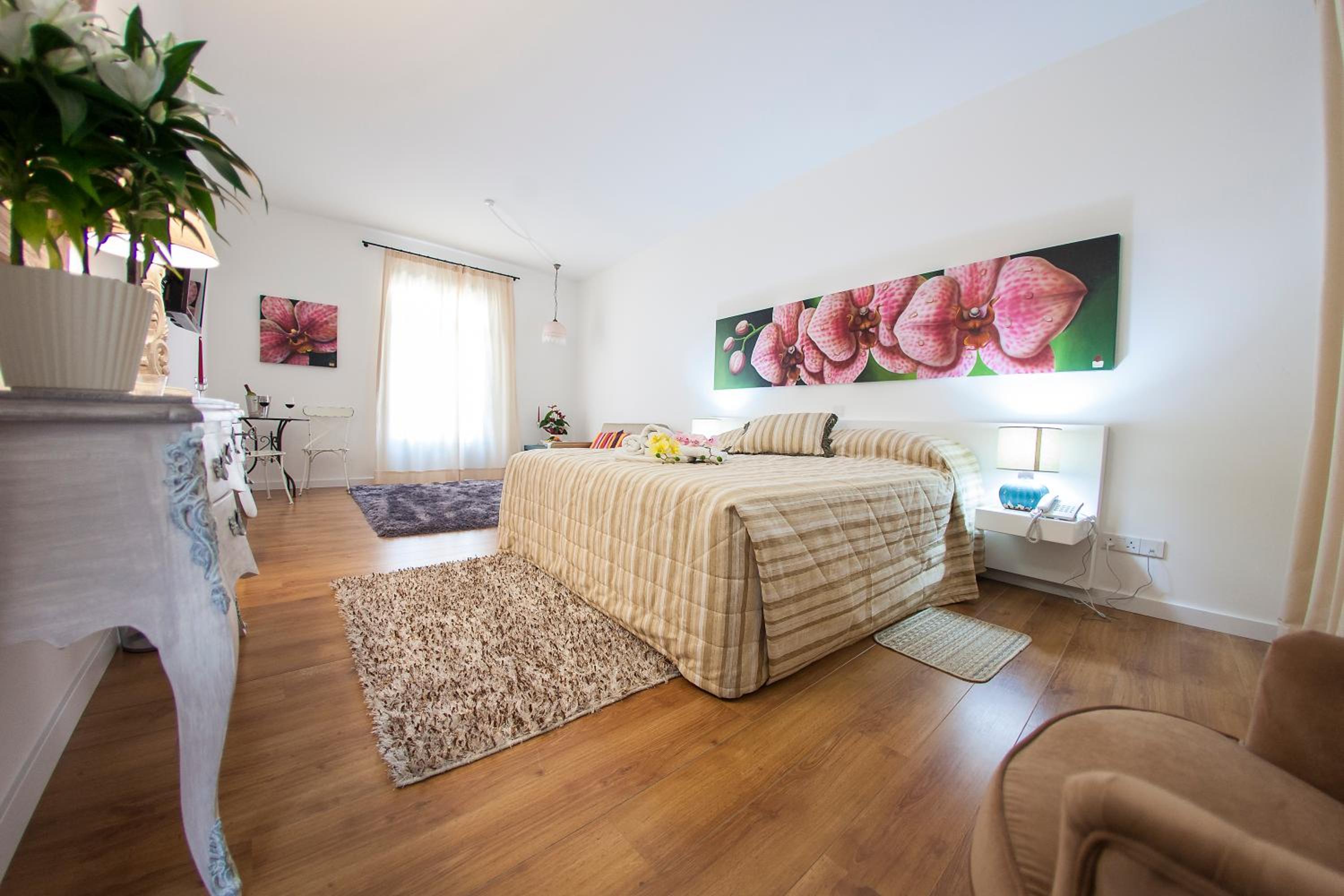 Luxury Studio with City View - Photo 17