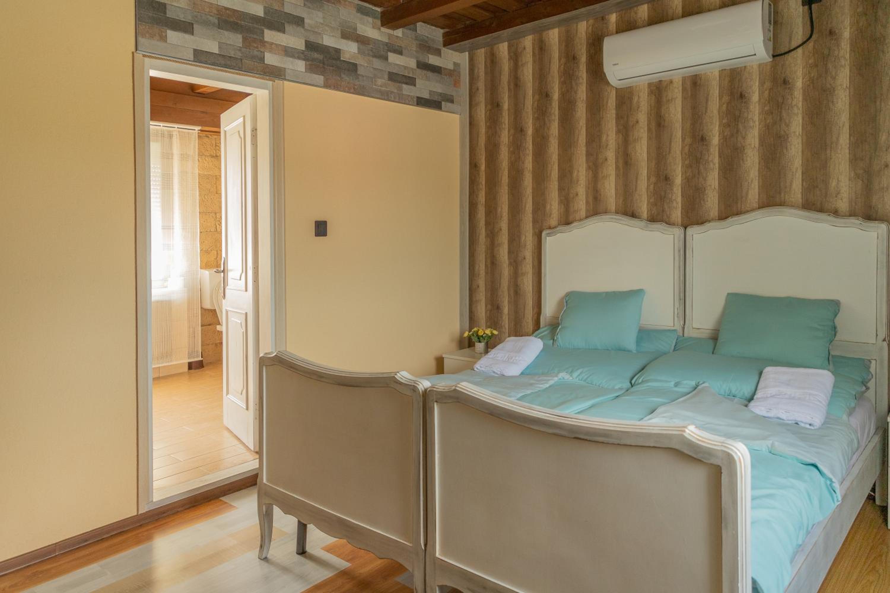 Deluxe Double or Twin Room - Photo 5