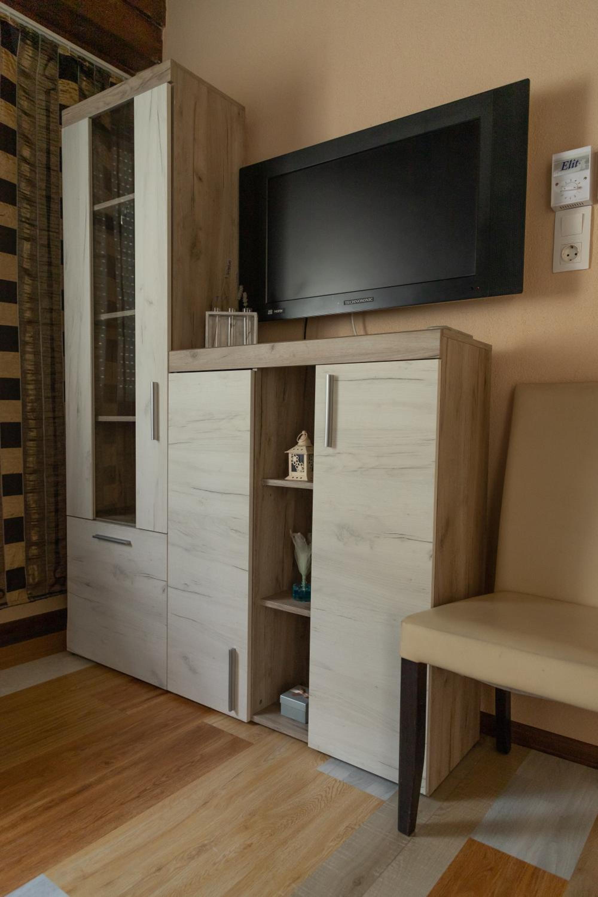 Deluxe Double or Twin Room - Photo 7