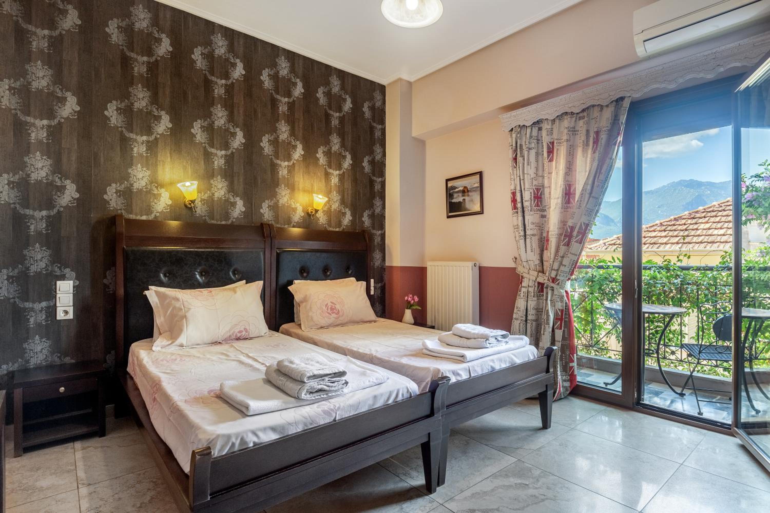 Twin Room with Mountain View - Photo 1